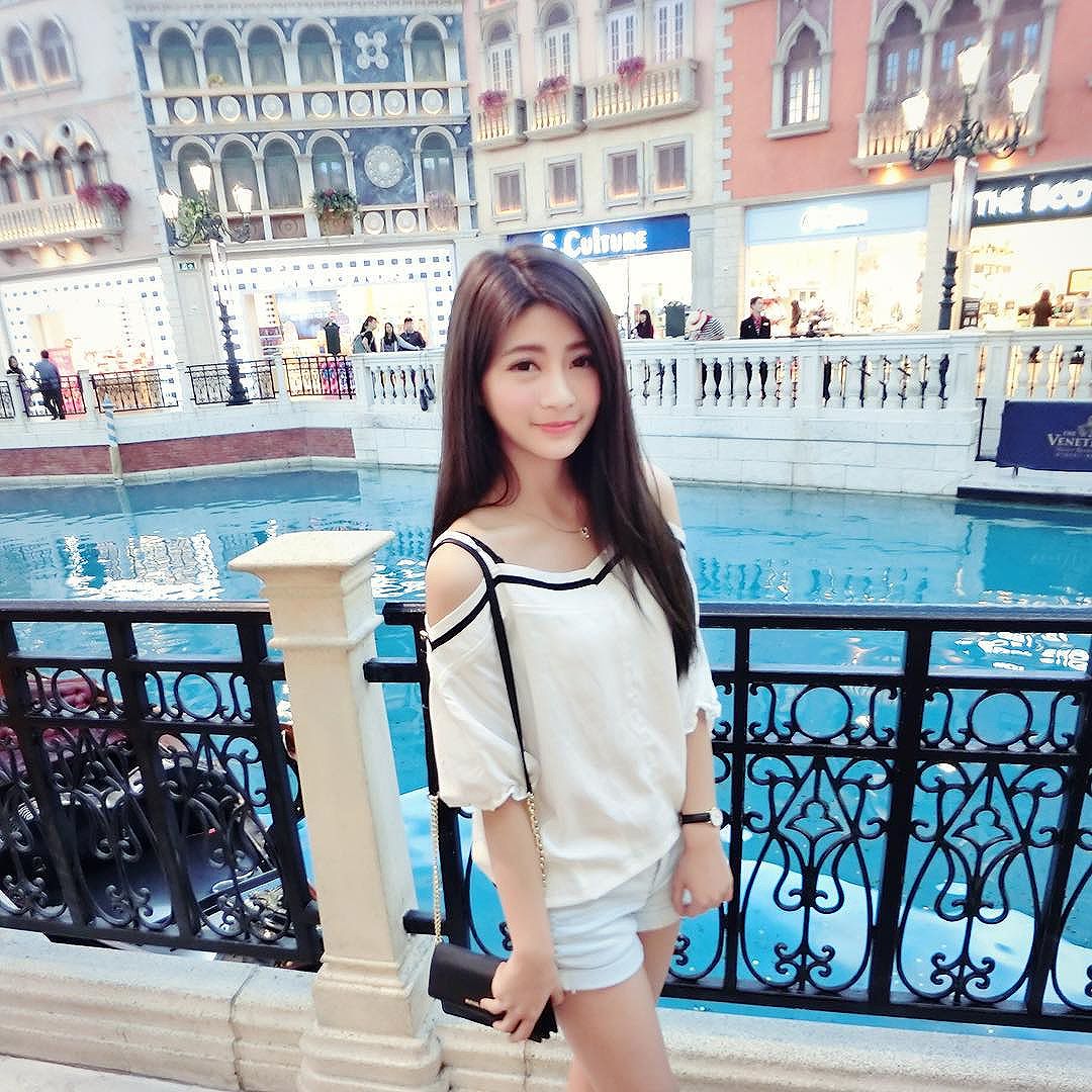 Momo毛毛 甜美气质柜姐私房美照