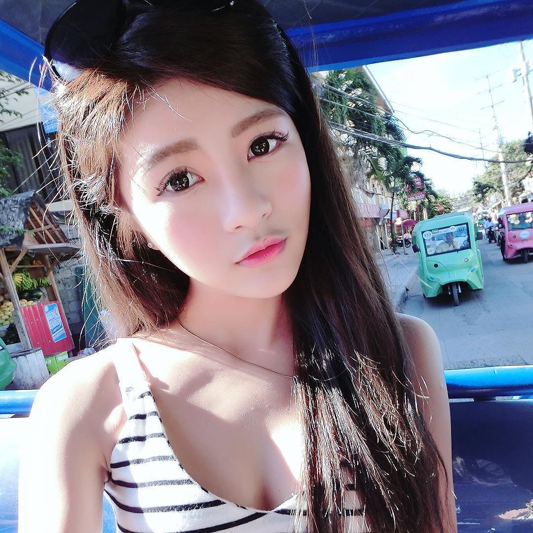 Momo毛毛 甜美气质柜姐私房美照