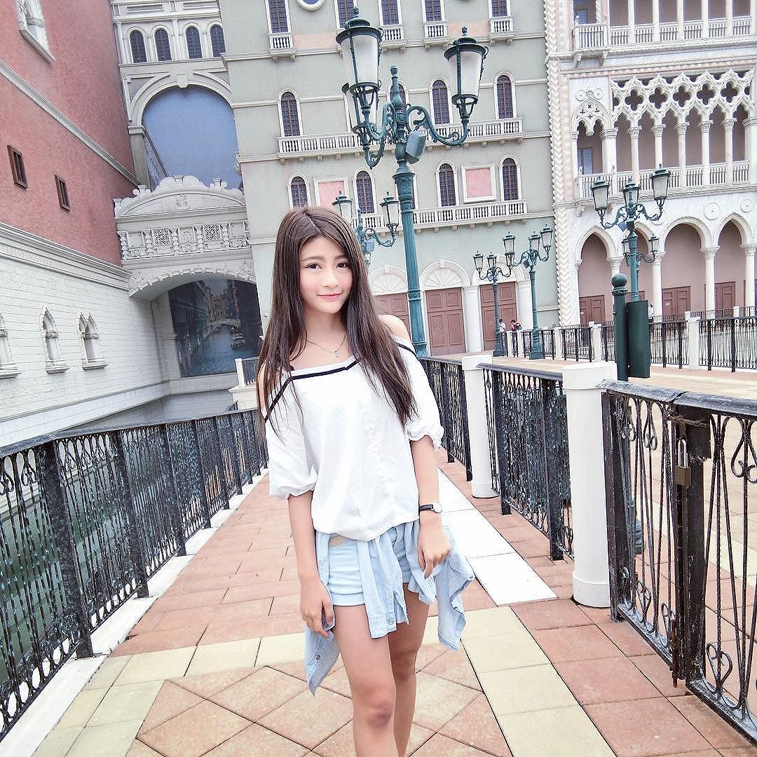 Momo毛毛 甜美气质柜姐私房美照