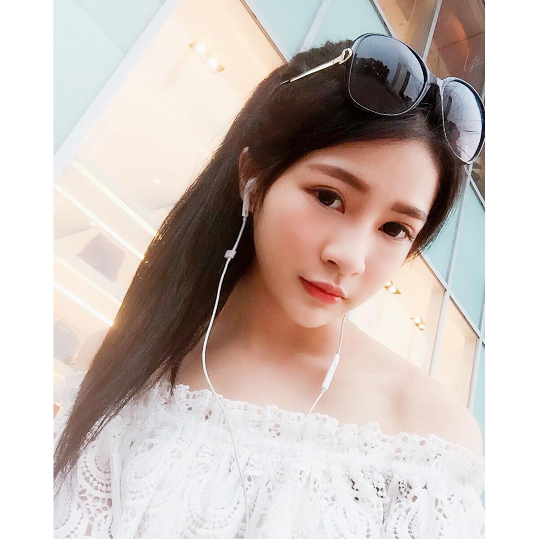 Momo毛毛 甜美气质柜姐私房美照