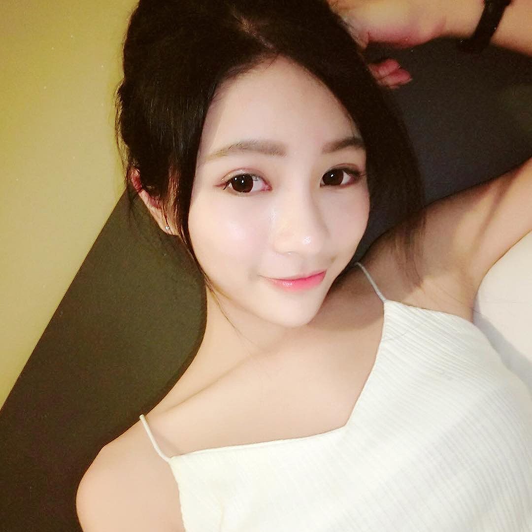 Momo毛毛 甜美气质柜姐私房美照