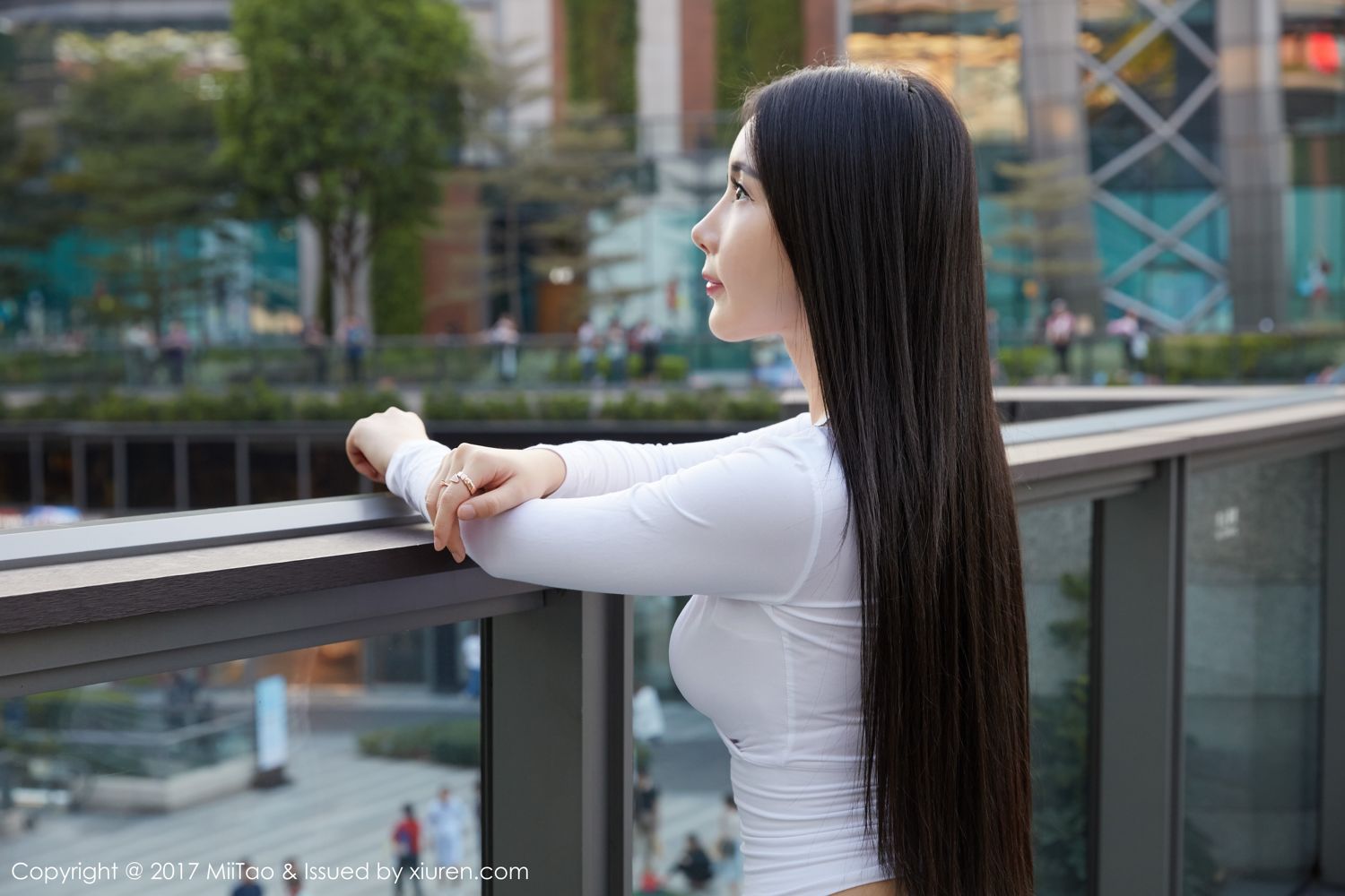 萱萱Cecilia回归 女神街拍范儿十足