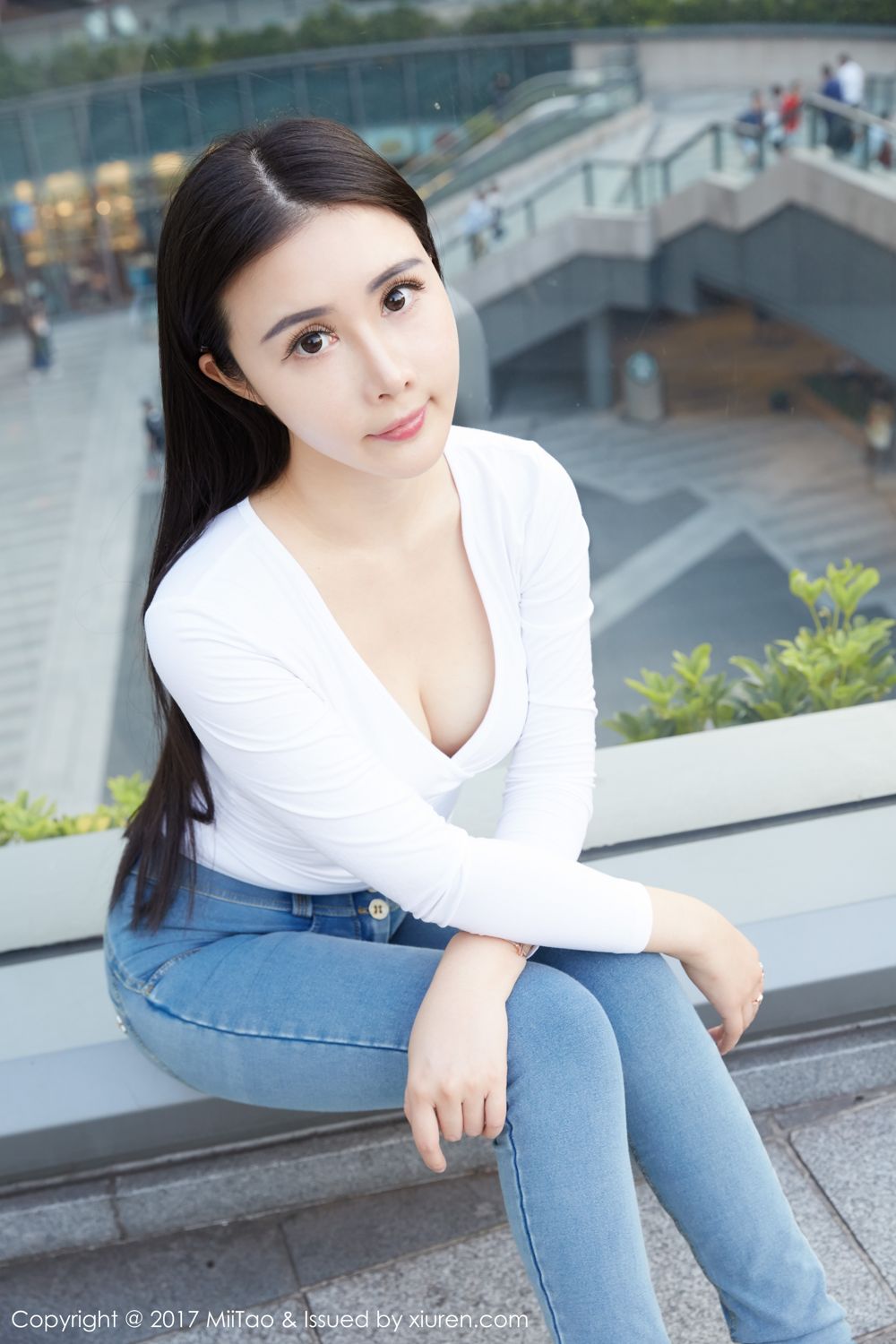 萱萱Cecilia回归 女神街拍范儿十足