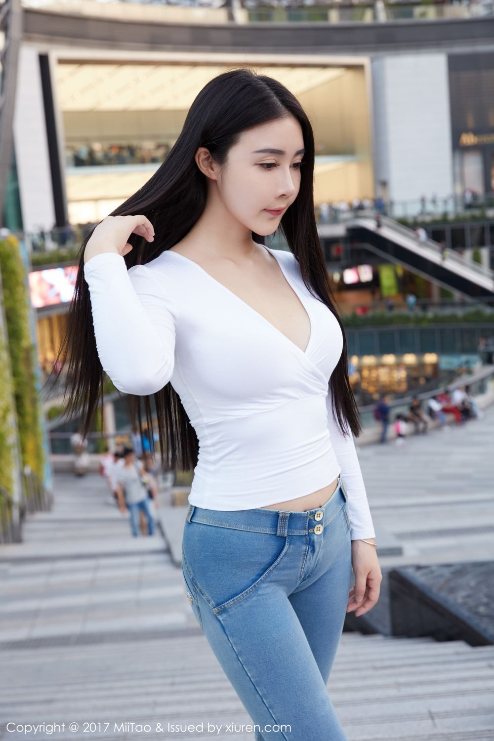 萱萱Cecilia回归 女神街拍范儿十足