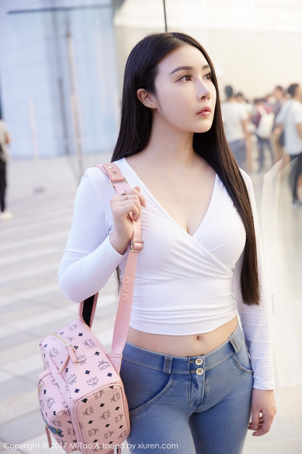 萱萱Cecilia回归 女神街拍范儿十足