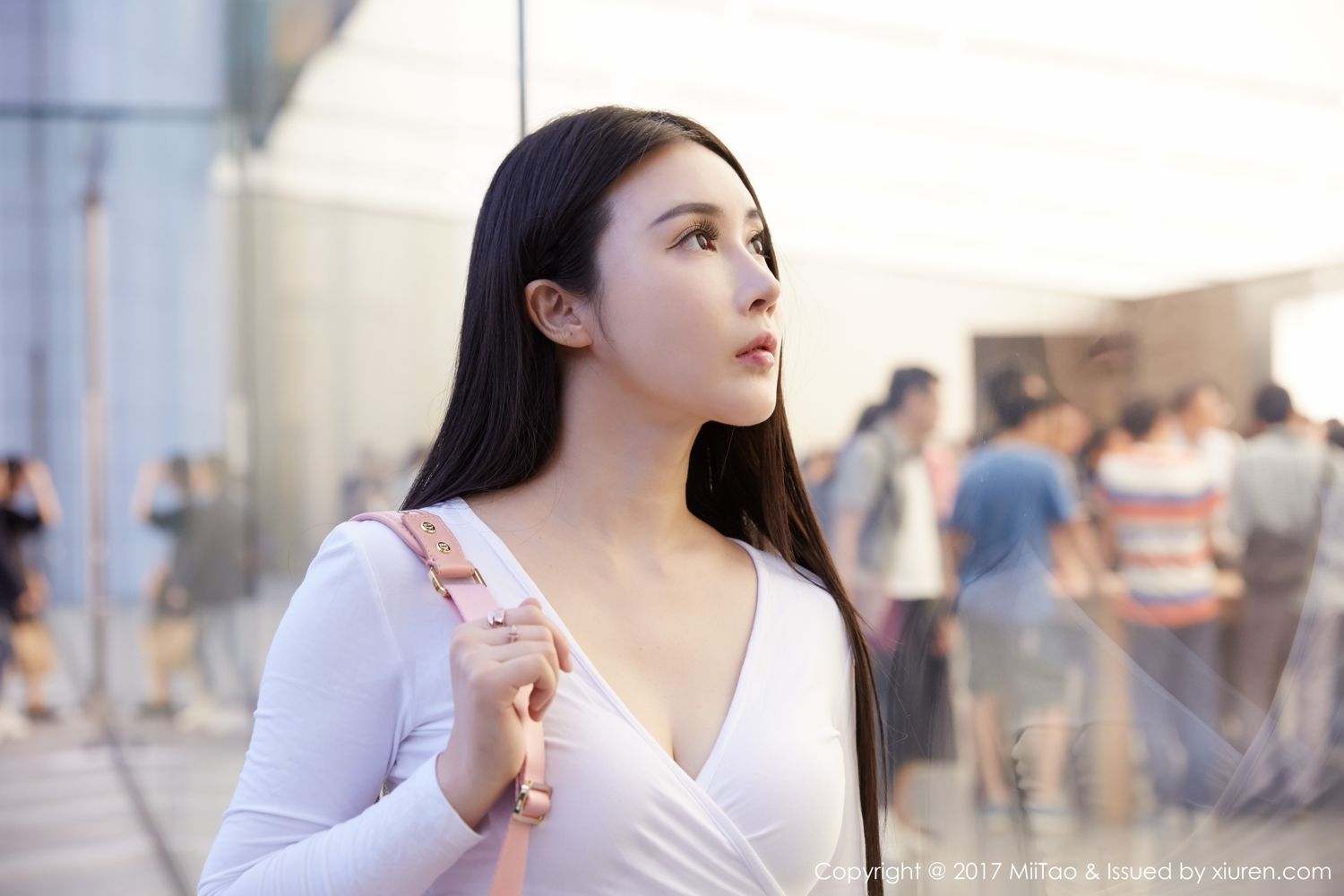 萱萱Cecilia回归 女神街拍范儿十足