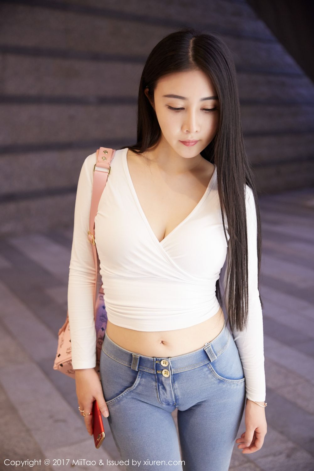萱萱Cecilia回归 女神街拍范儿十足