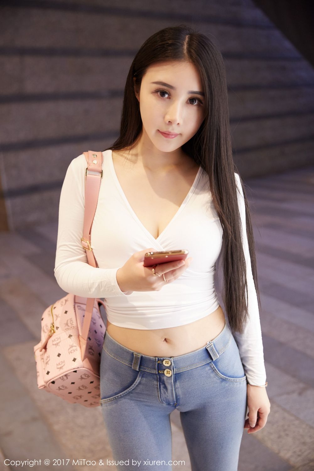 萱萱Cecilia回归 女神街拍范儿十足