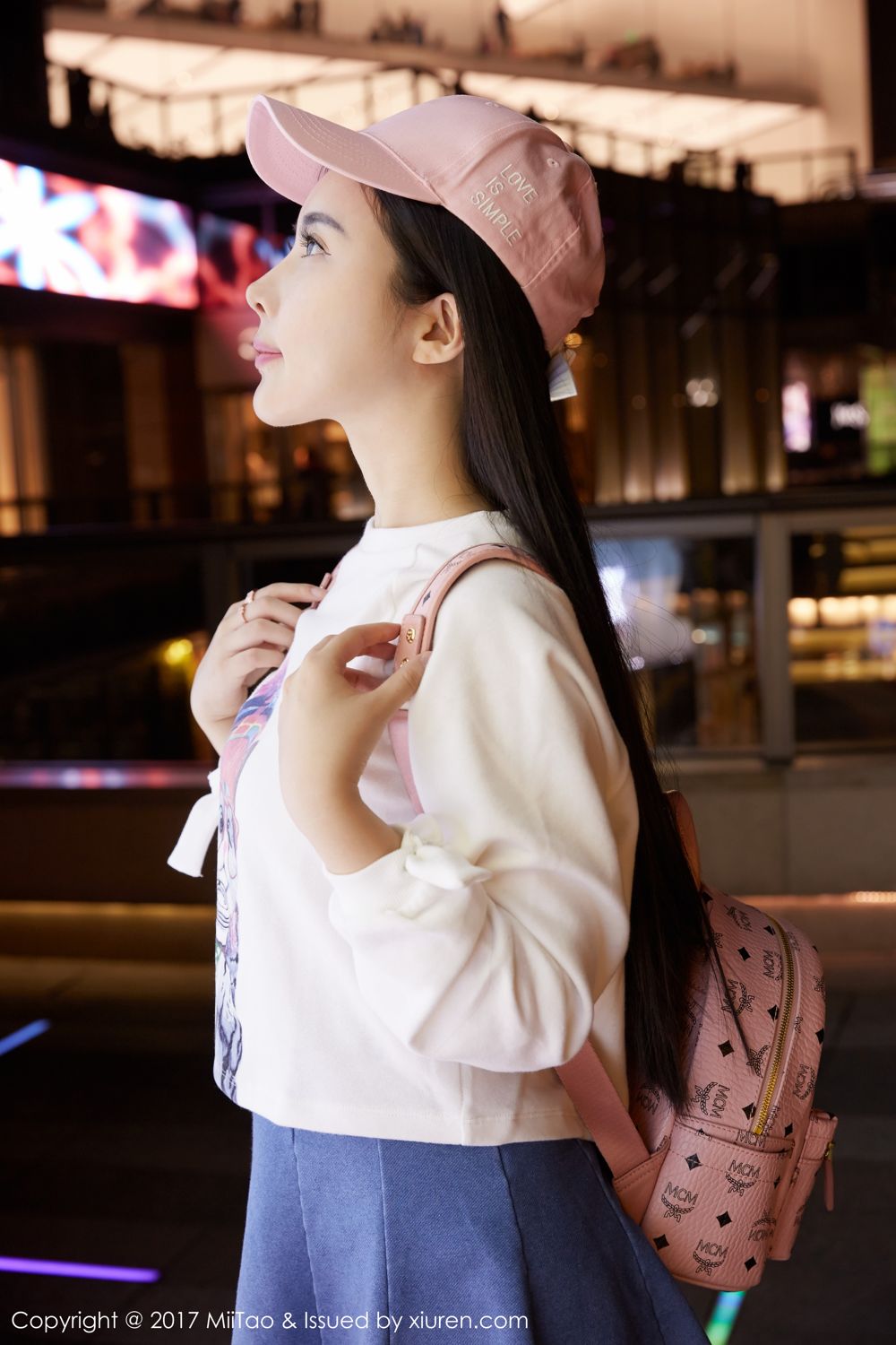 萱萱Cecilia回归 女神街拍范儿十足