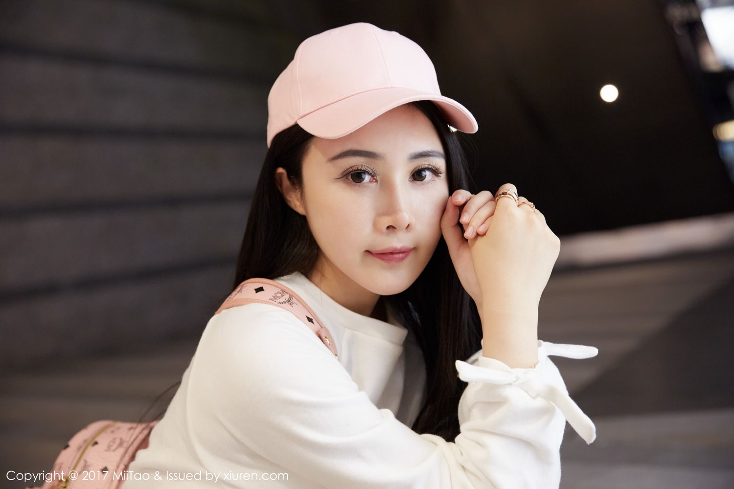 萱萱Cecilia回归 女神街拍范儿十足