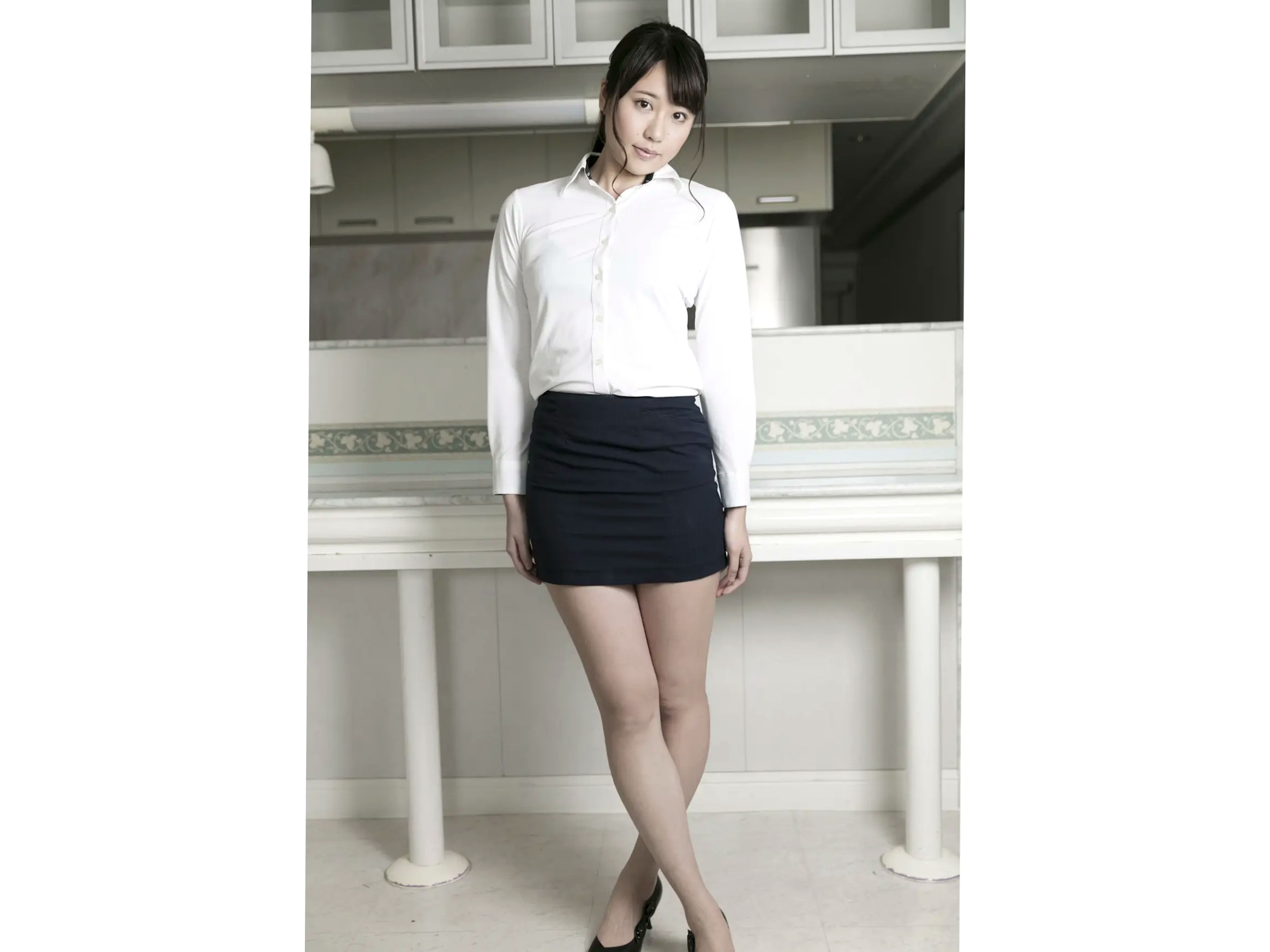 大滝りか - 美尻与美脚性感写真 日本美臀女神 OL制服与比基尼诱惑