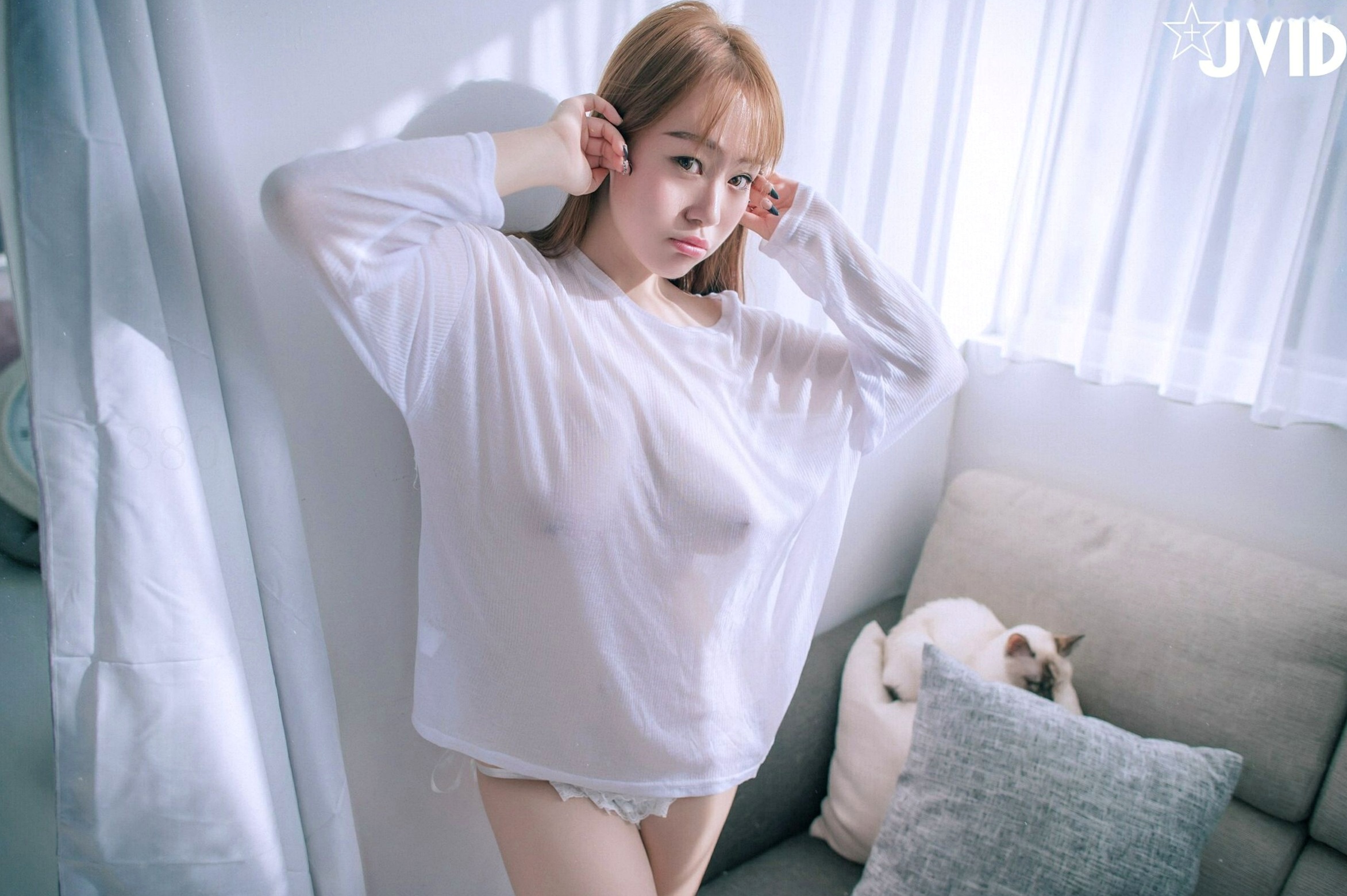 JVID模特Julie藏獒HCUP巨乳解禁 阳光家居卧室薄纱性感内衣私房写真