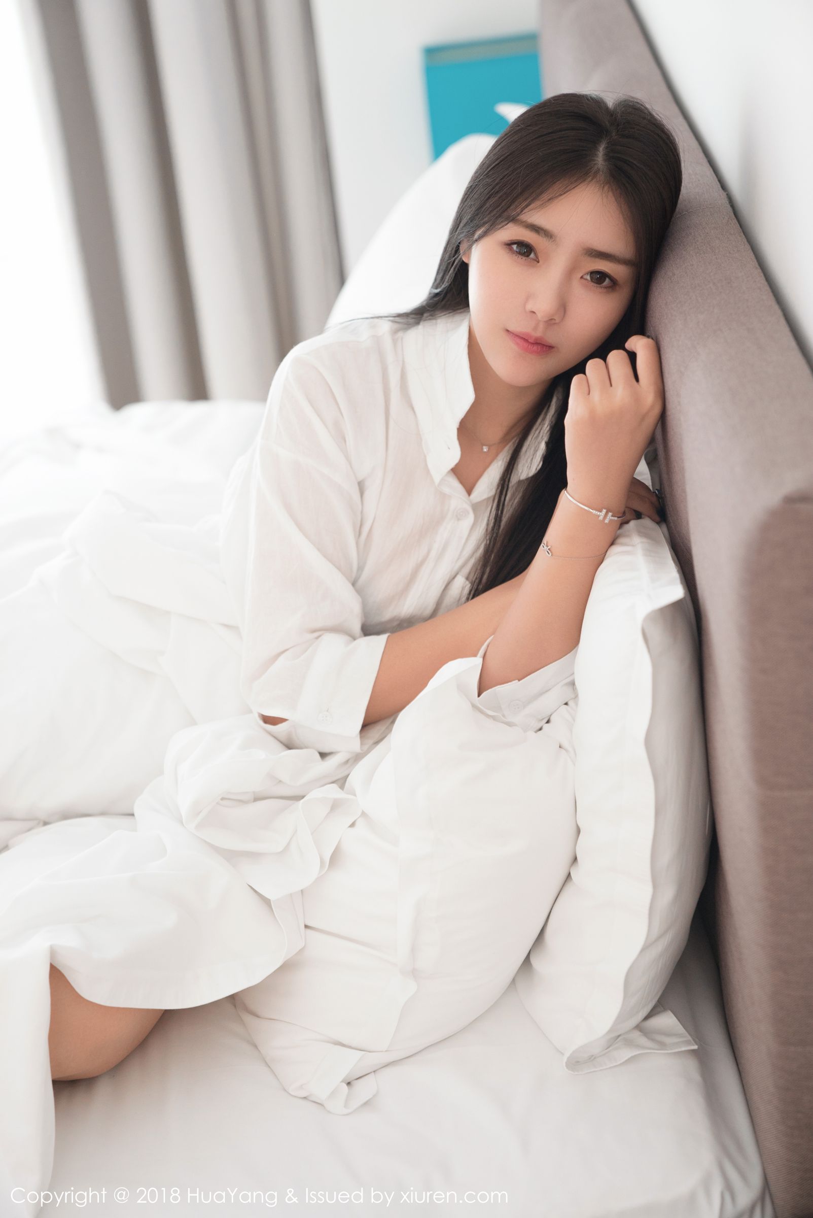 标配女友可樂Vicky 毛衣白寸衫的甜蜜