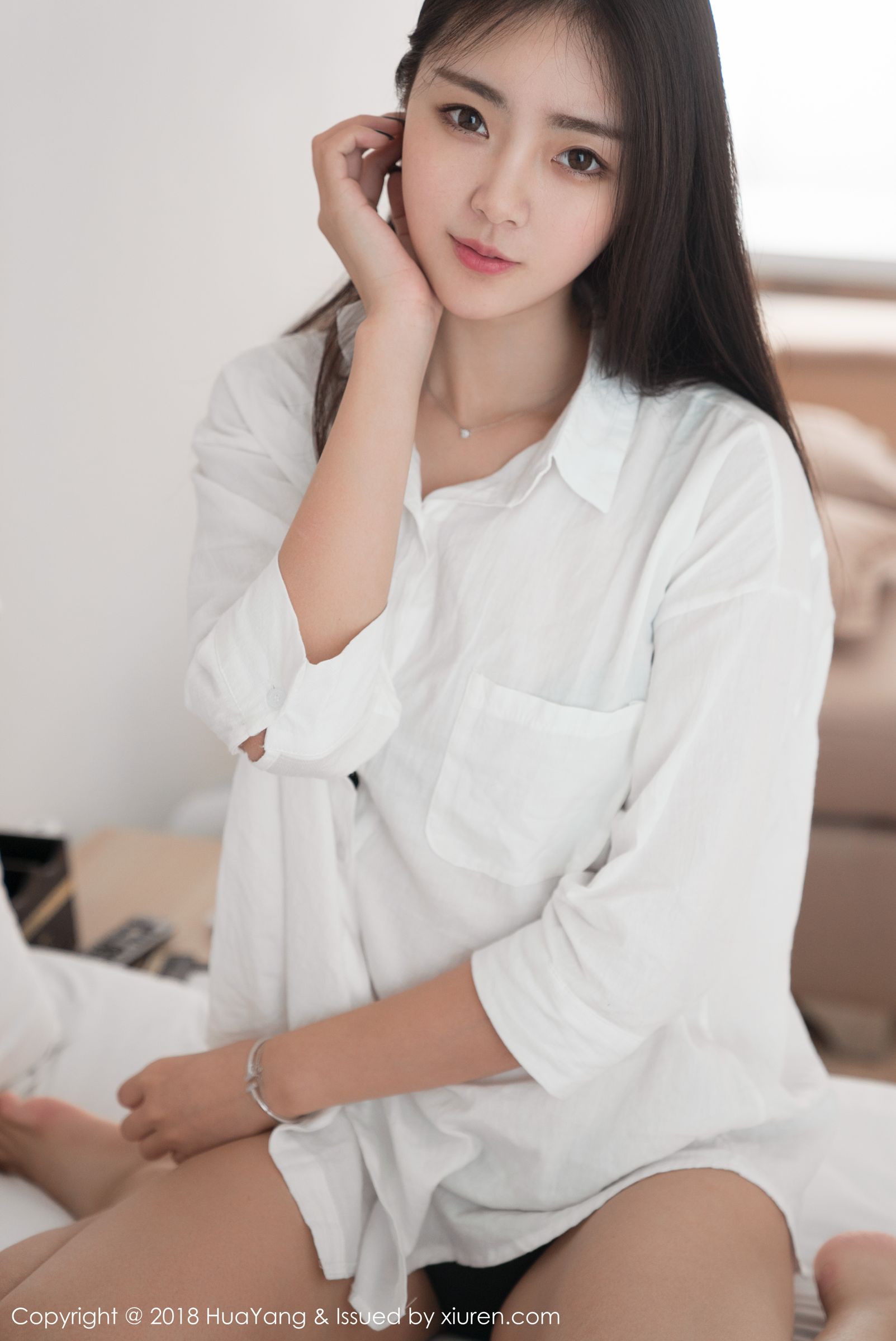 标配女友可樂Vicky 毛衣白寸衫的甜蜜