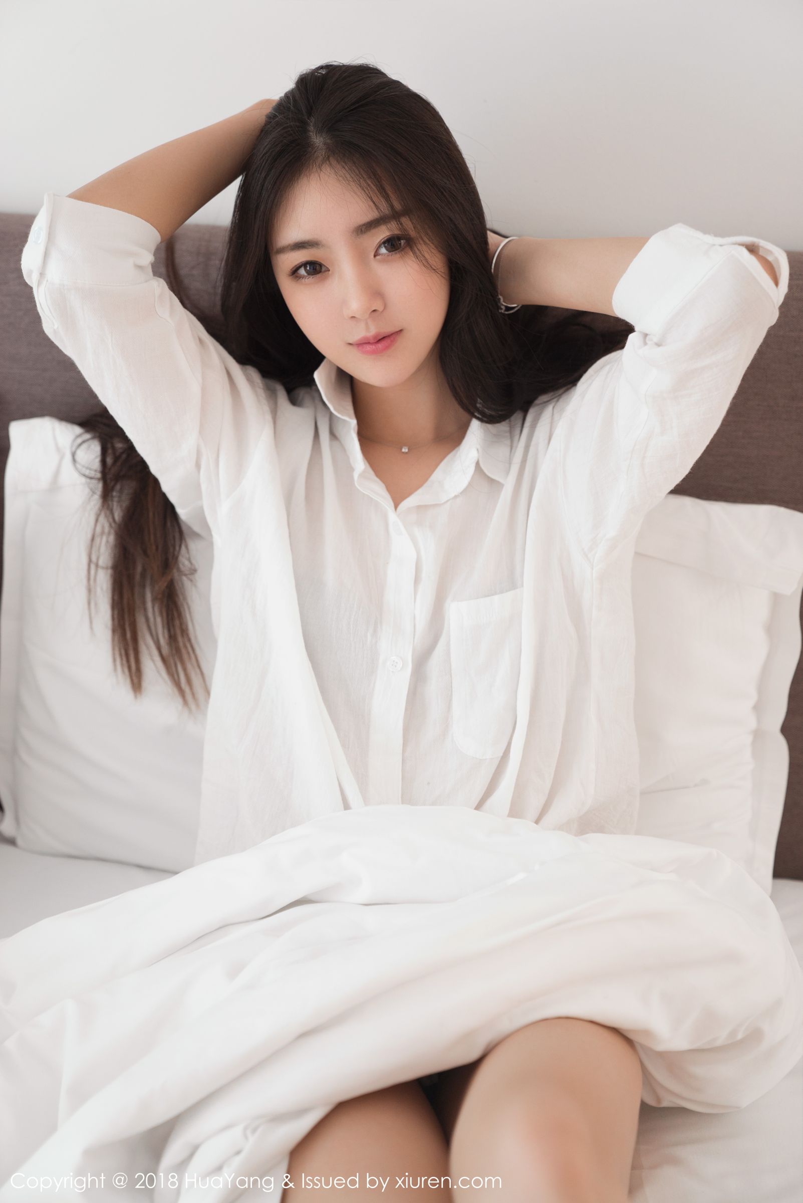 标配女友可樂Vicky 毛衣白寸衫的甜蜜
