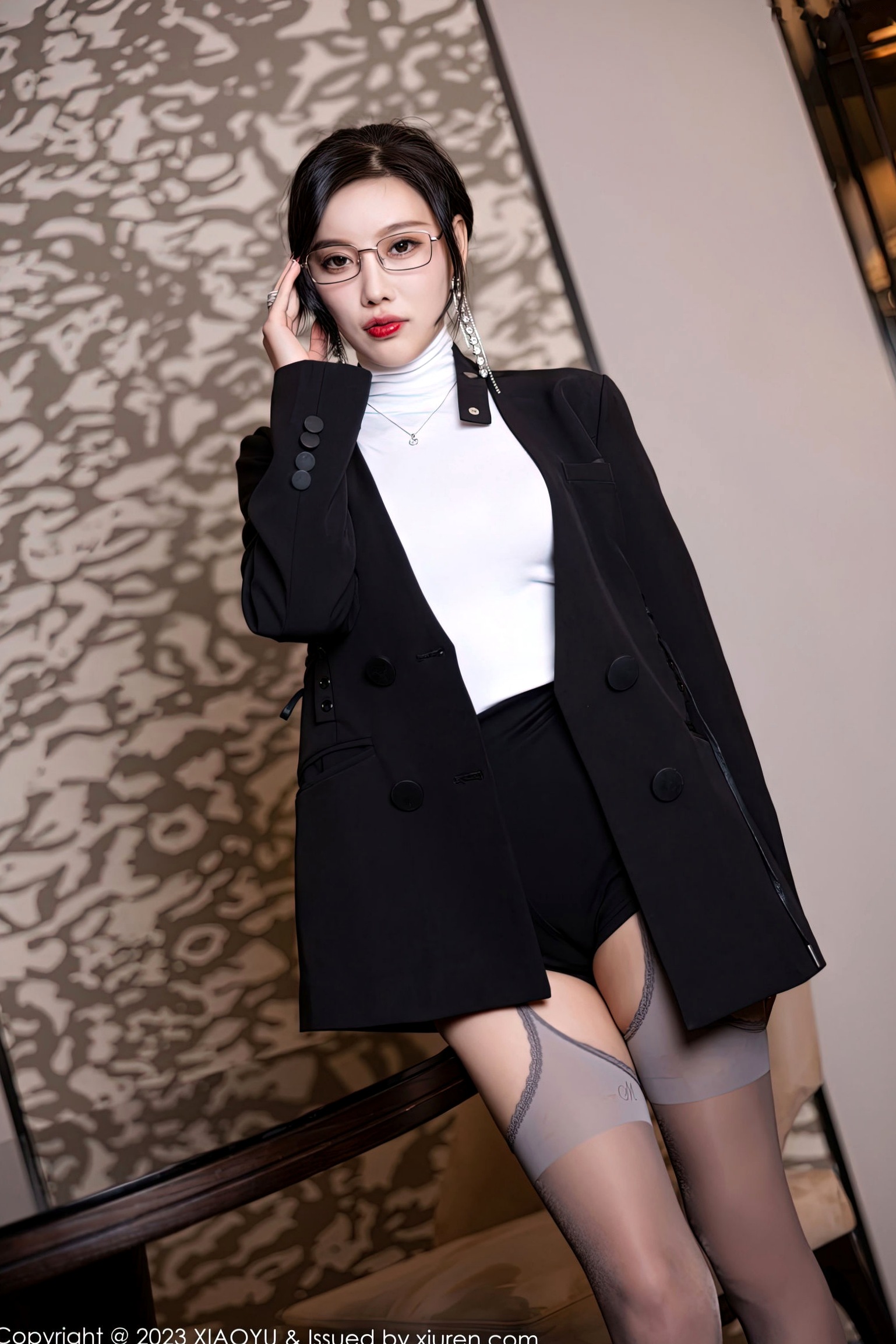 Gallery - XiaoYu语画界 - Painting World 951 杨晨晨Yome 职场OL制服诱惑 知性眼镜美女 白色高领紧身衣搭配灰丝吊带袜 大尺度私房写真语画界 - Painting World 性感制服丝袜私房照大尺度 杨晨晨Yome女神私房照_秀色女神
