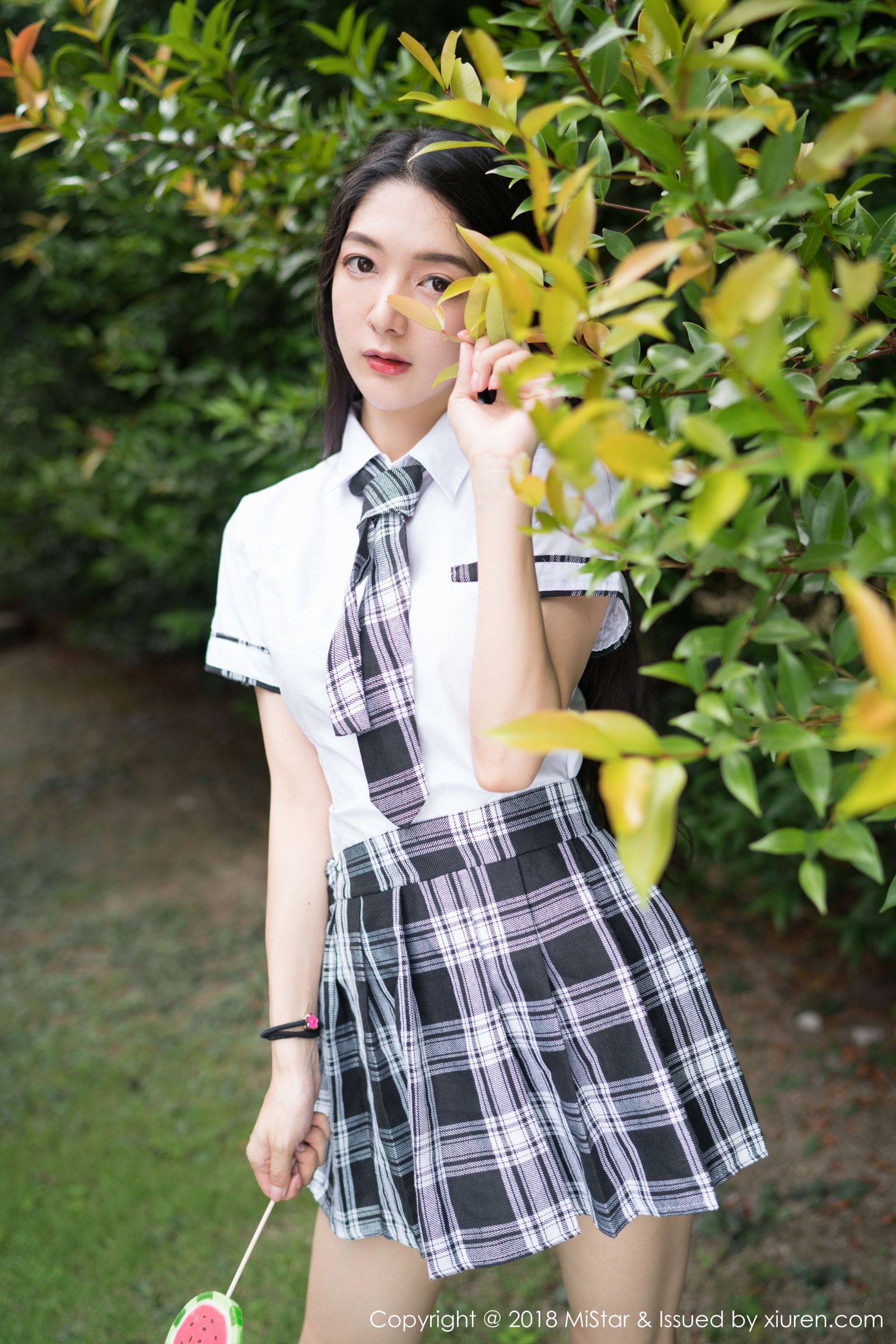 新晋女神小热巴 清新的学生服饰