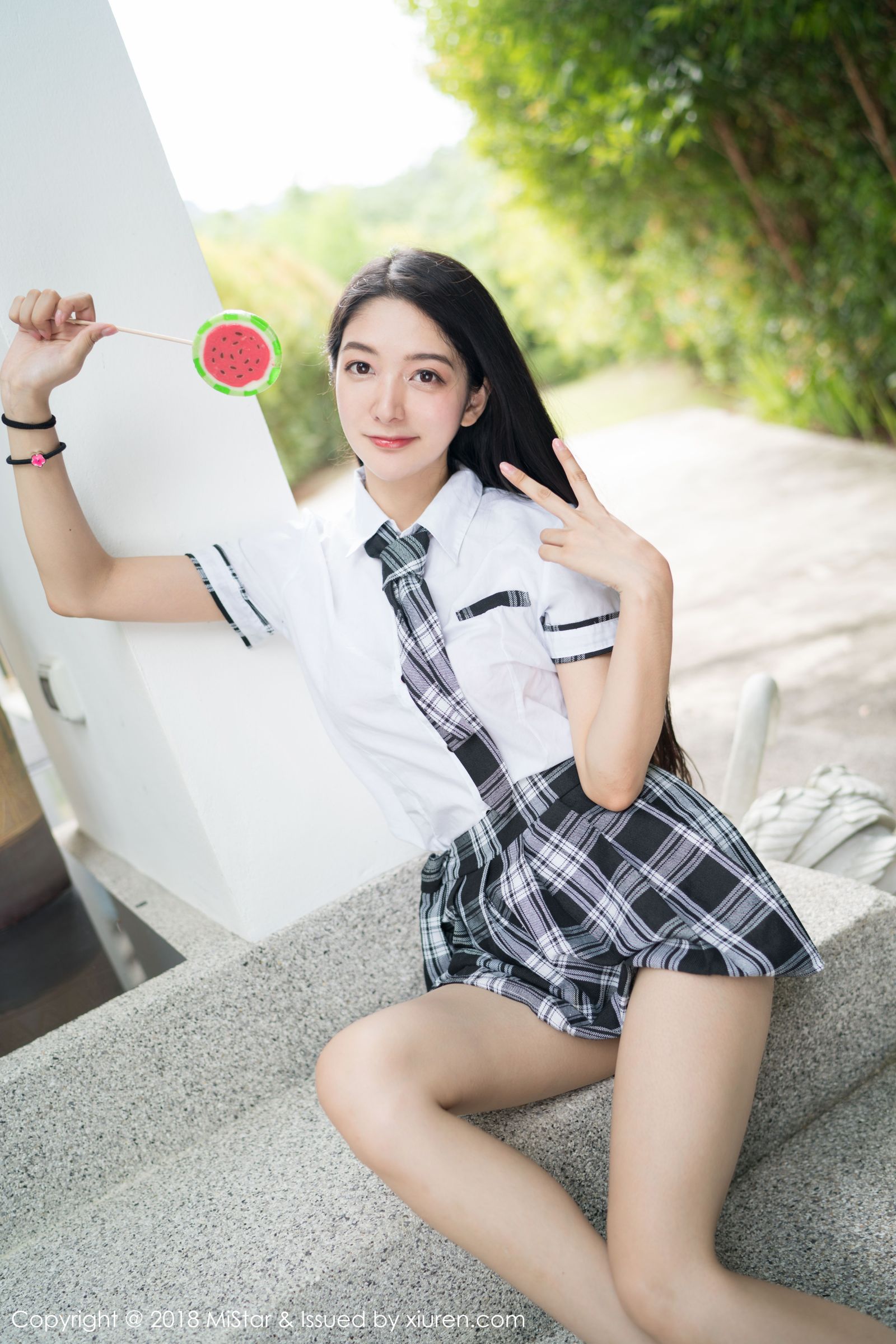 新晋女神小热巴 清新的学生服饰