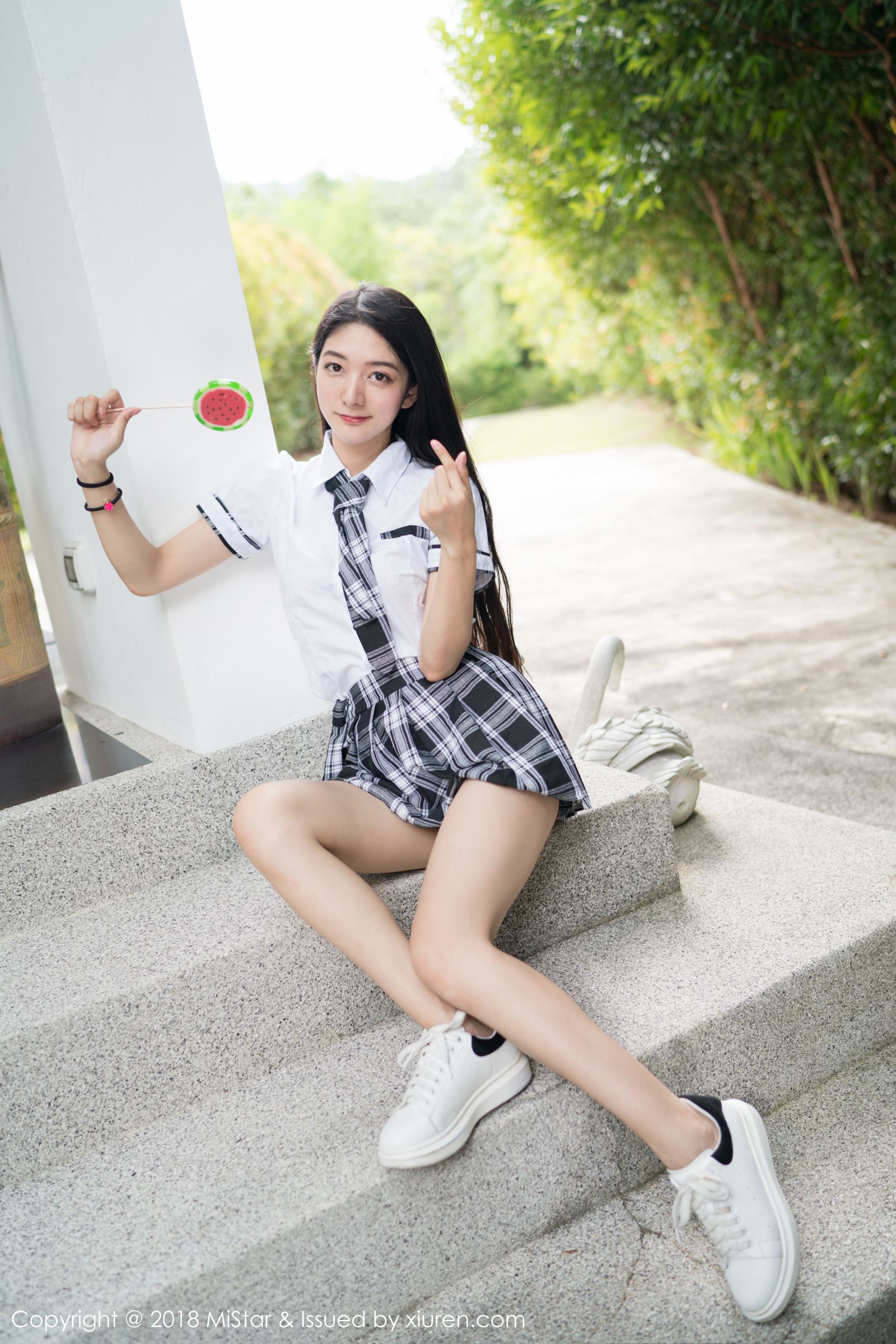 新晋女神小热巴 清新的学生服饰