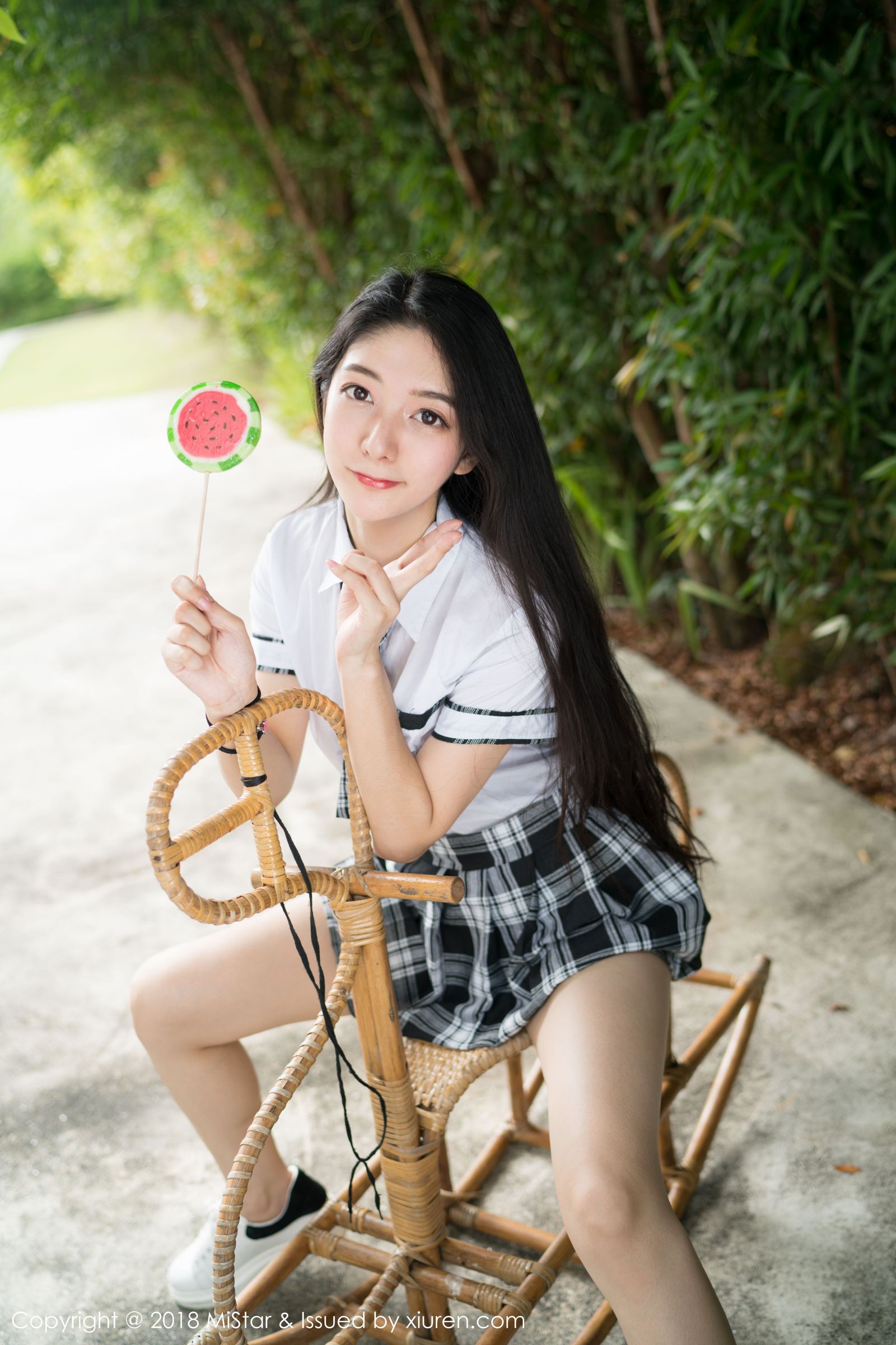 新晋女神小热巴 清新的学生服饰
