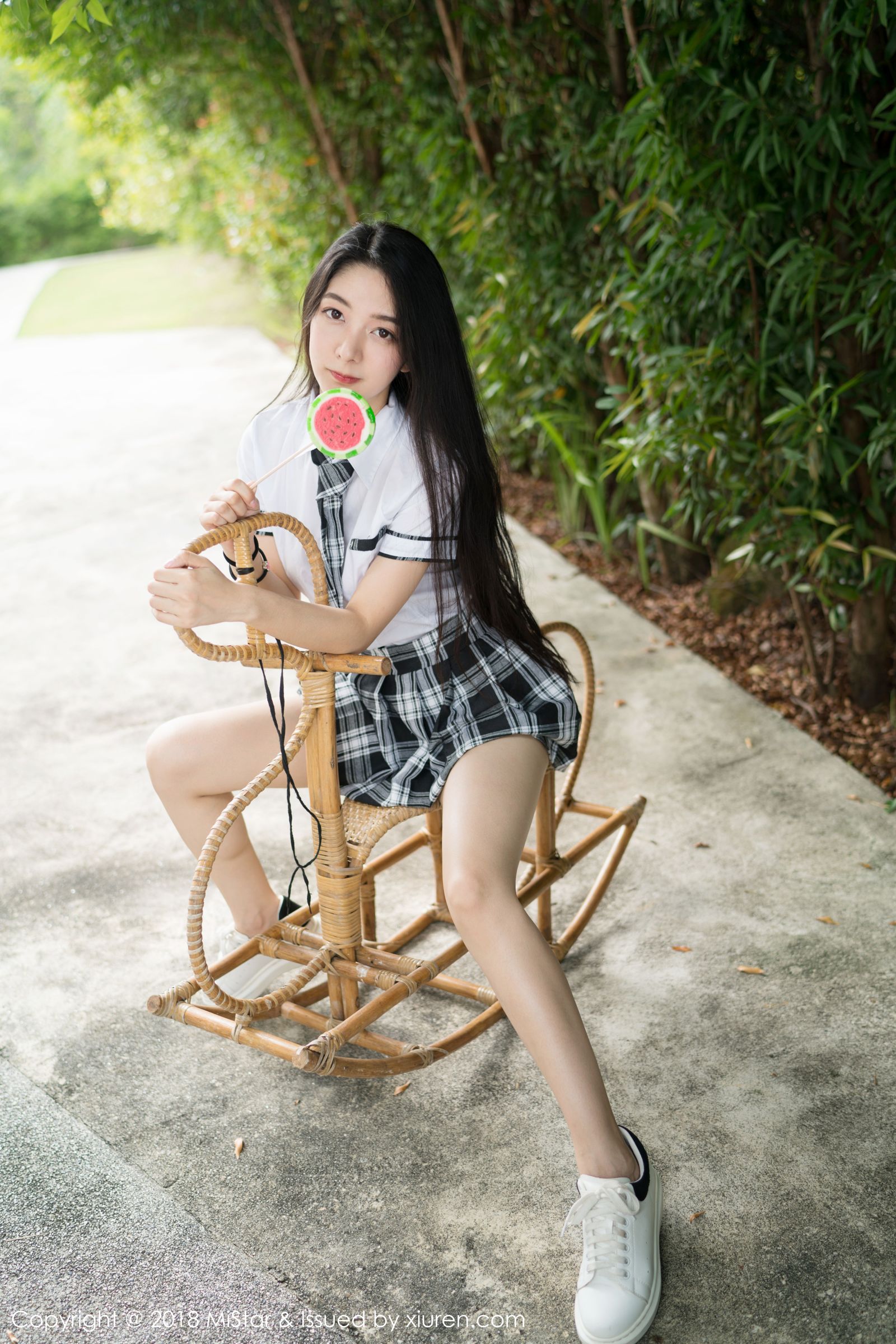 新晋女神小热巴 清新的学生服饰