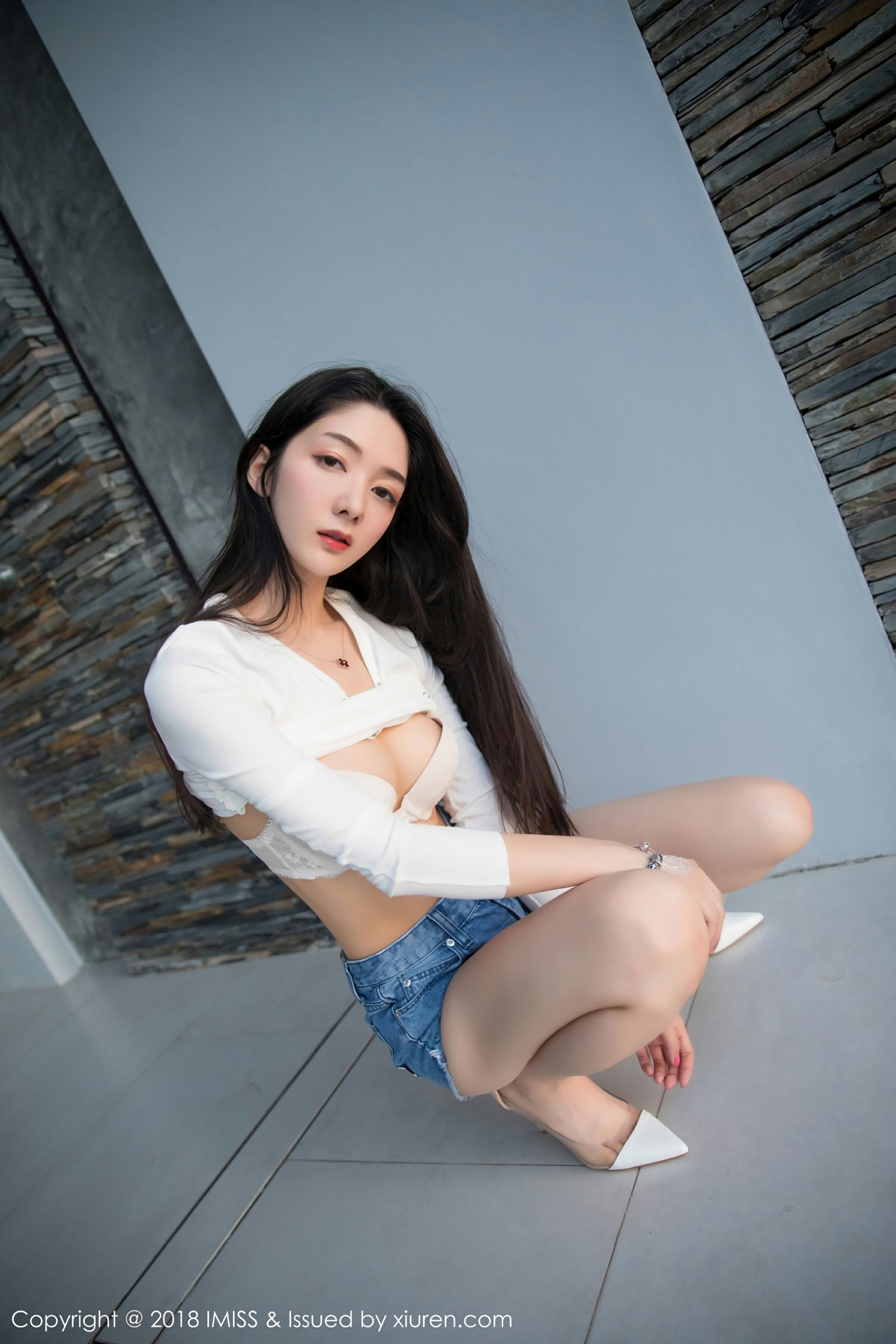 新晋女神小热巴 最迷人的性感腰线