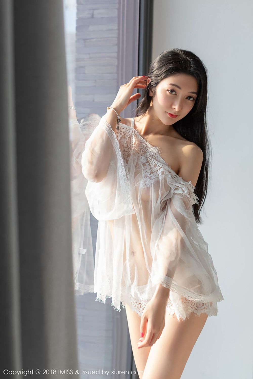 柔媚女神小热巴 近乎透明肚兜诱惑