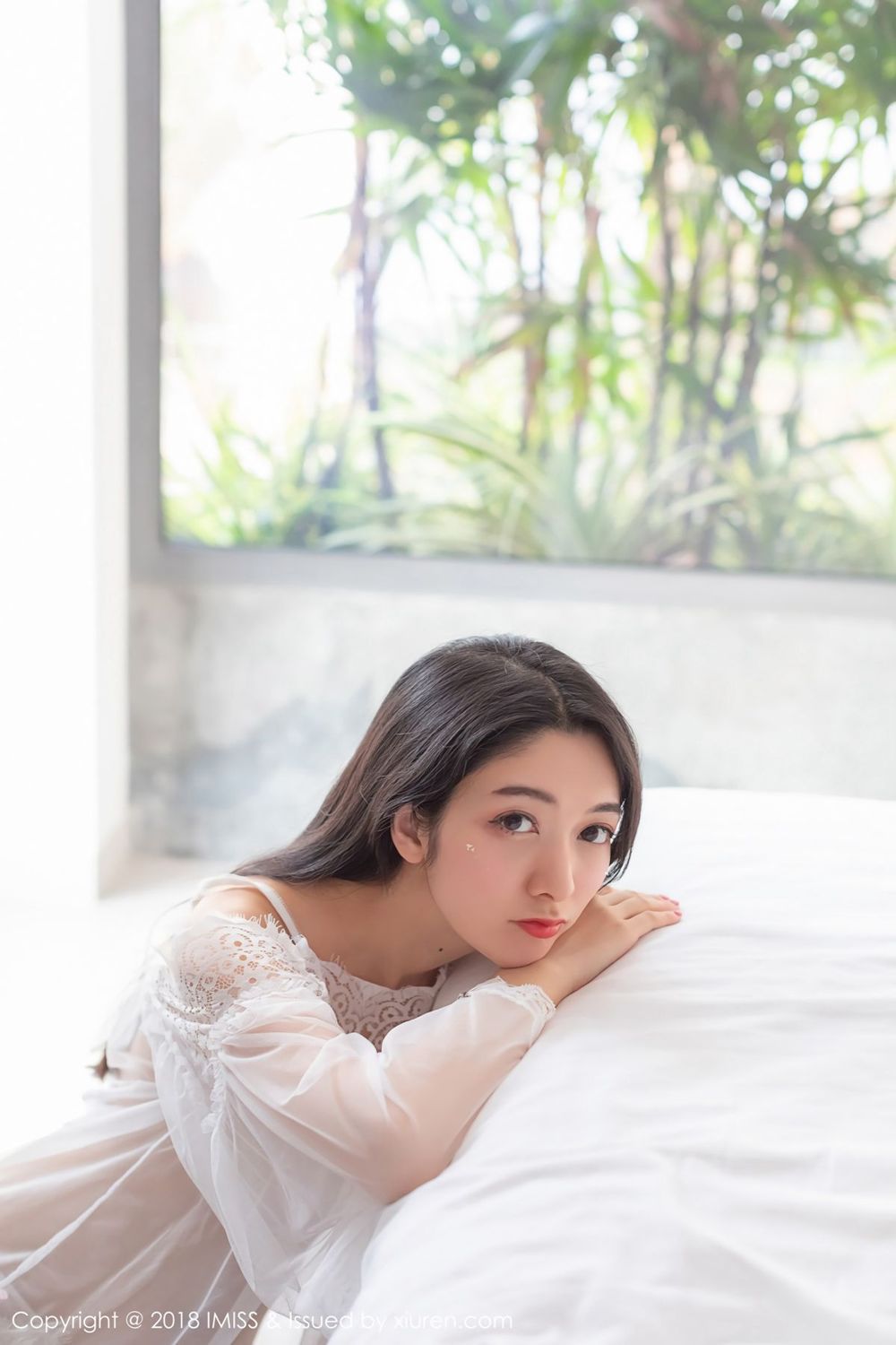 柔媚女神小热巴 近乎透明肚兜诱惑