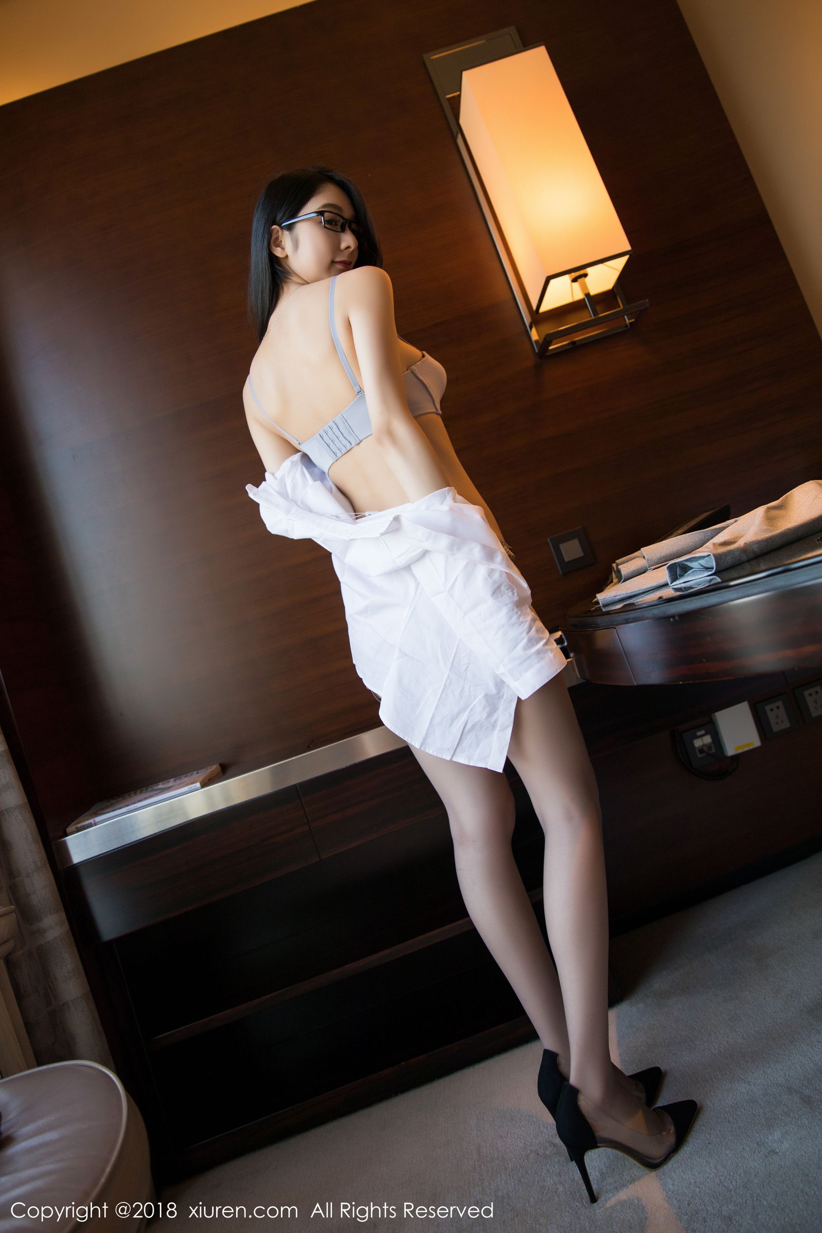 女神Angela小热巴 职业装与蕾丝吊袜2