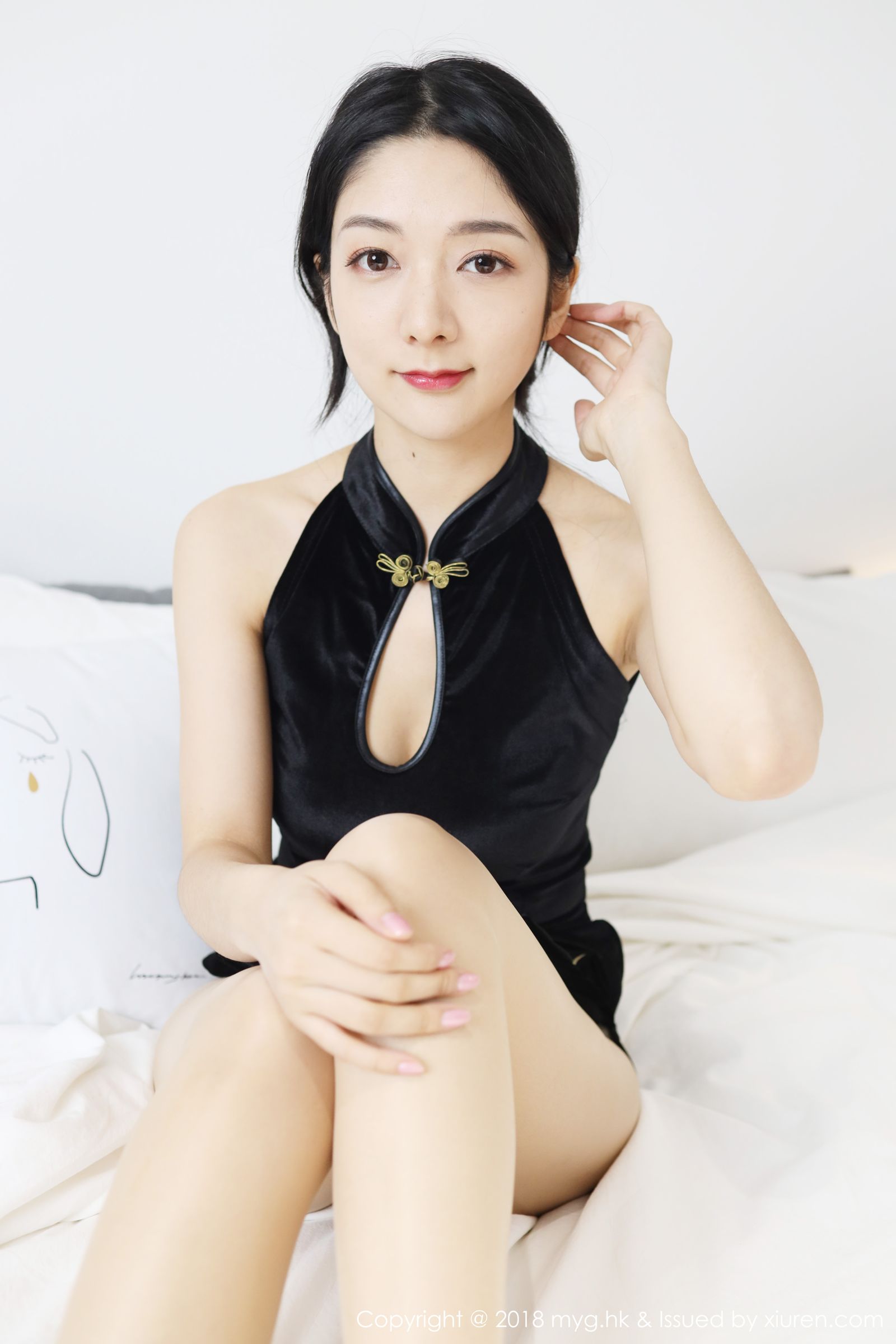 女神Angela喜欢猫 古典旗袍现代黑丝