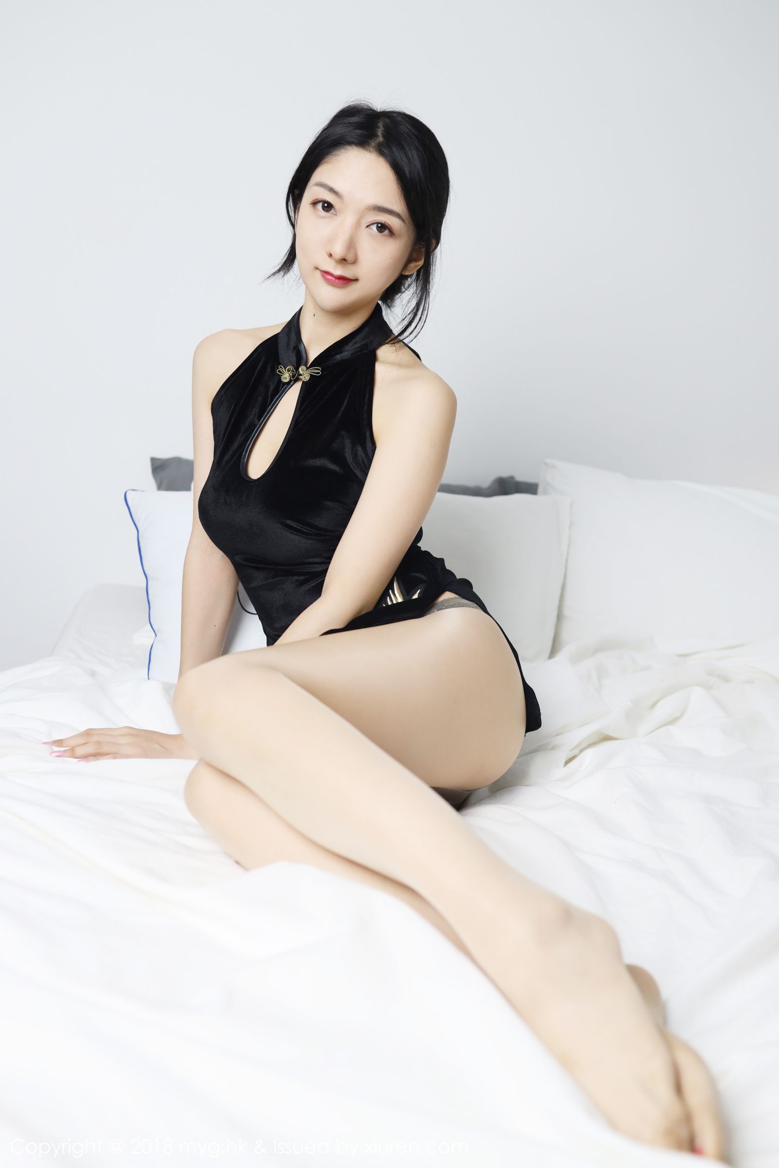 女神Angela喜欢猫 古典旗袍现代黑丝
