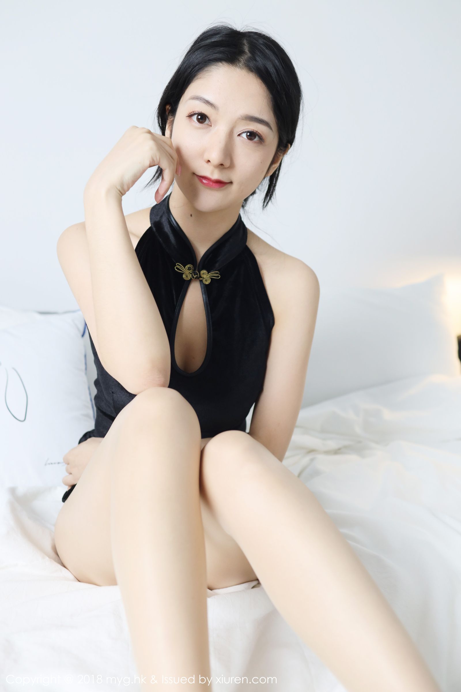 女神Angela喜欢猫 古典旗袍现代黑丝