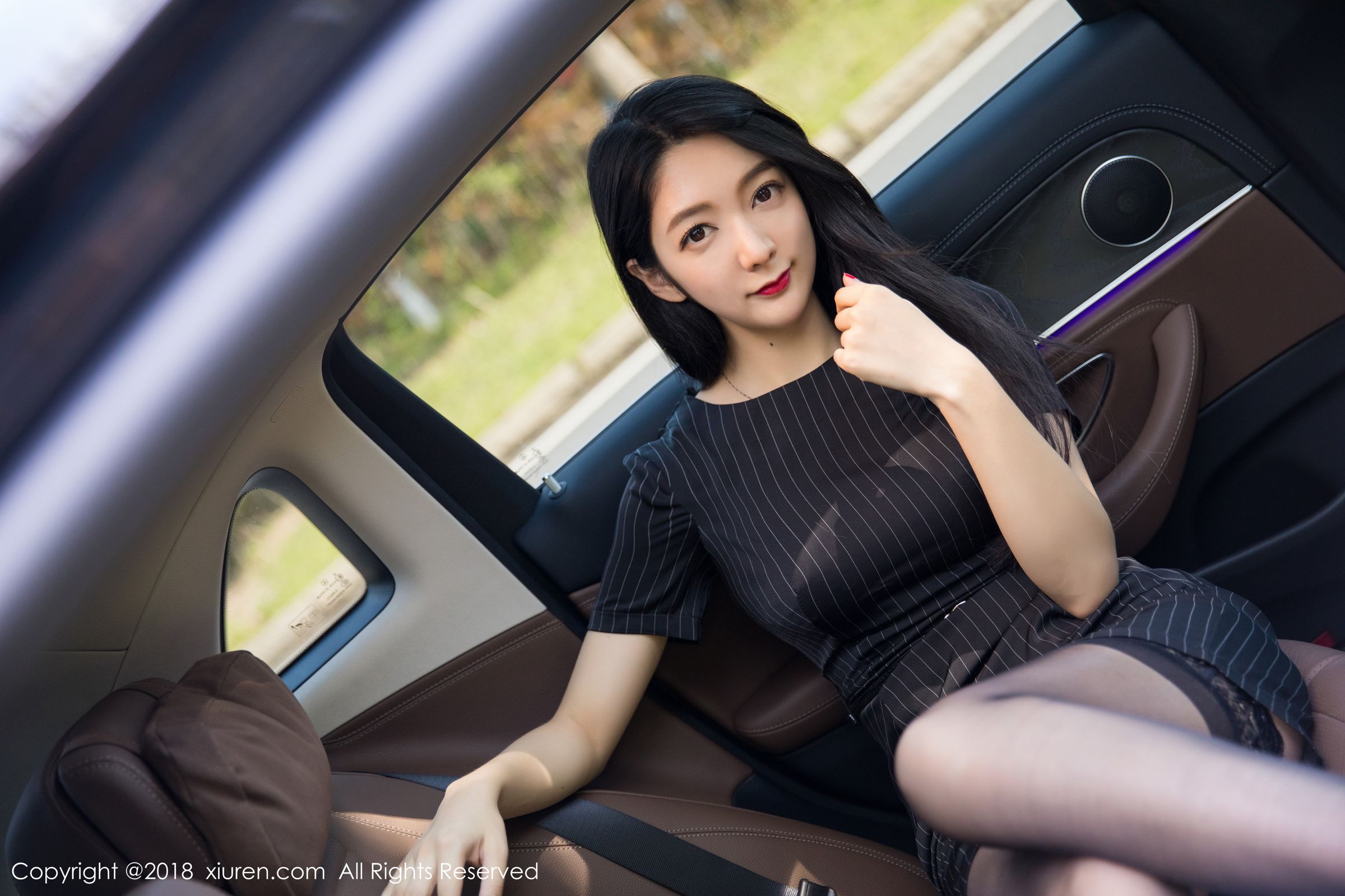 女神Angela喜欢猫 香车美人黑丝美腿