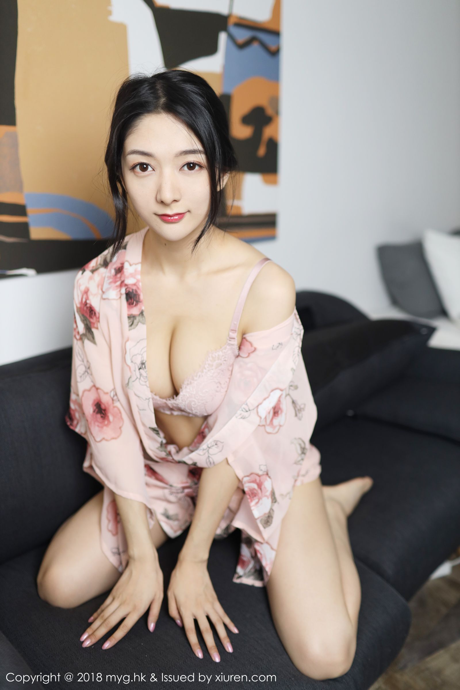 女神Angela喜欢猫 镂空内衣丰润迷人