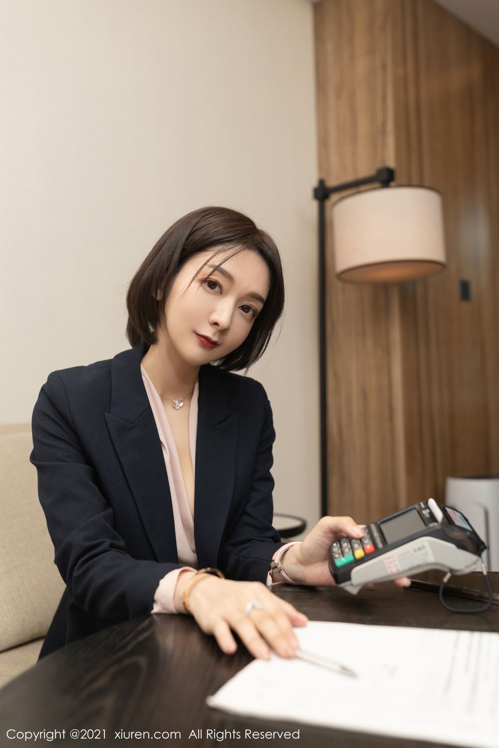 短发女神小热巴 保险销售主题系列
