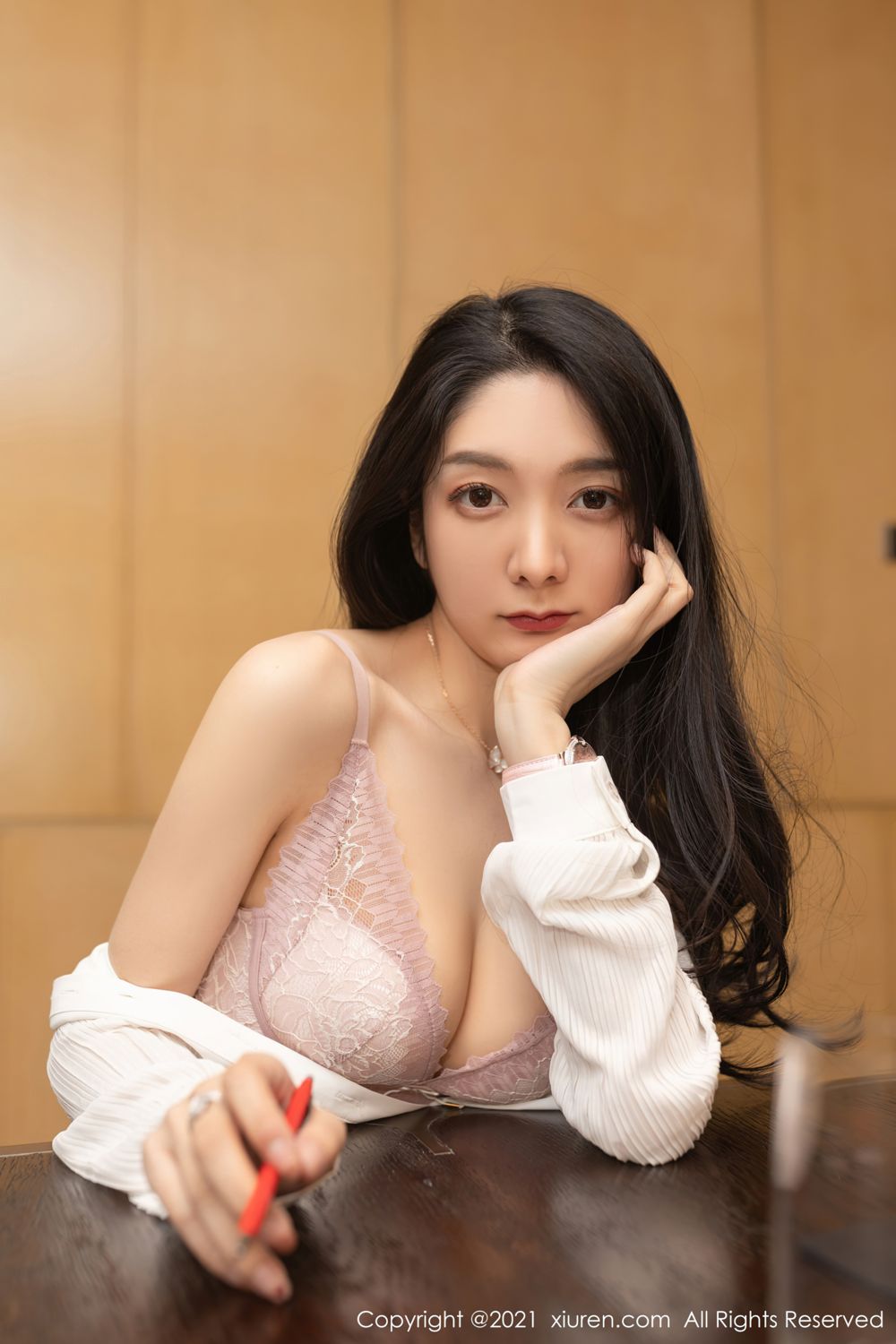 前进小姐姐小热巴 粉色细腻的职业装