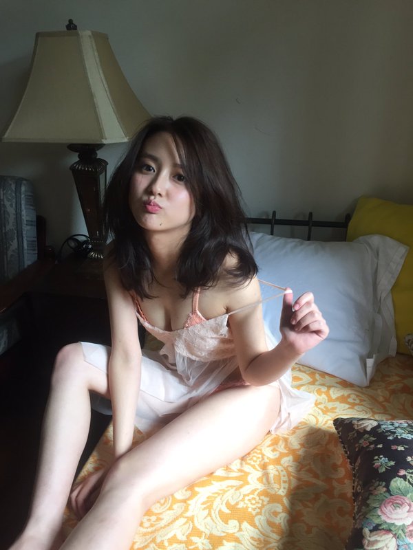 生田佳那 美人的士司机俏皮私房照诱惑写真图