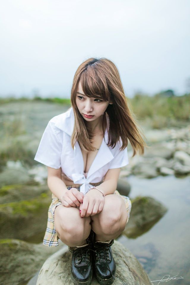 张雅涵Kimi 东吴高职正妹兼职外拍麻豆~