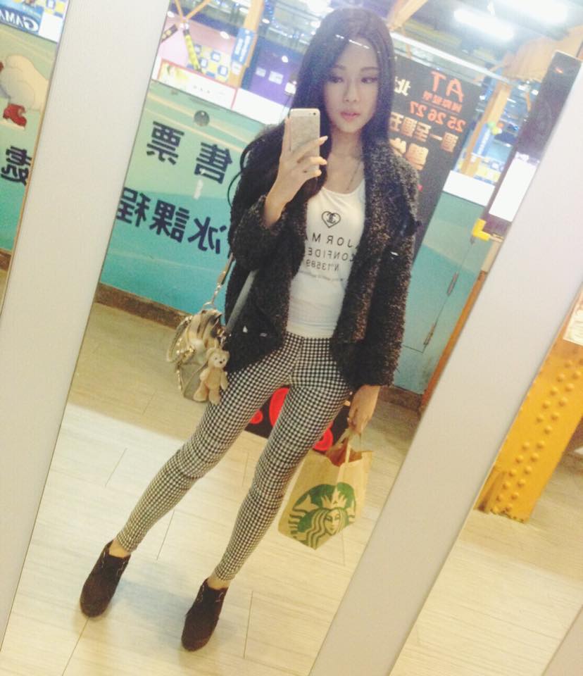 承容 神似混血儿五官立体的外拍美女