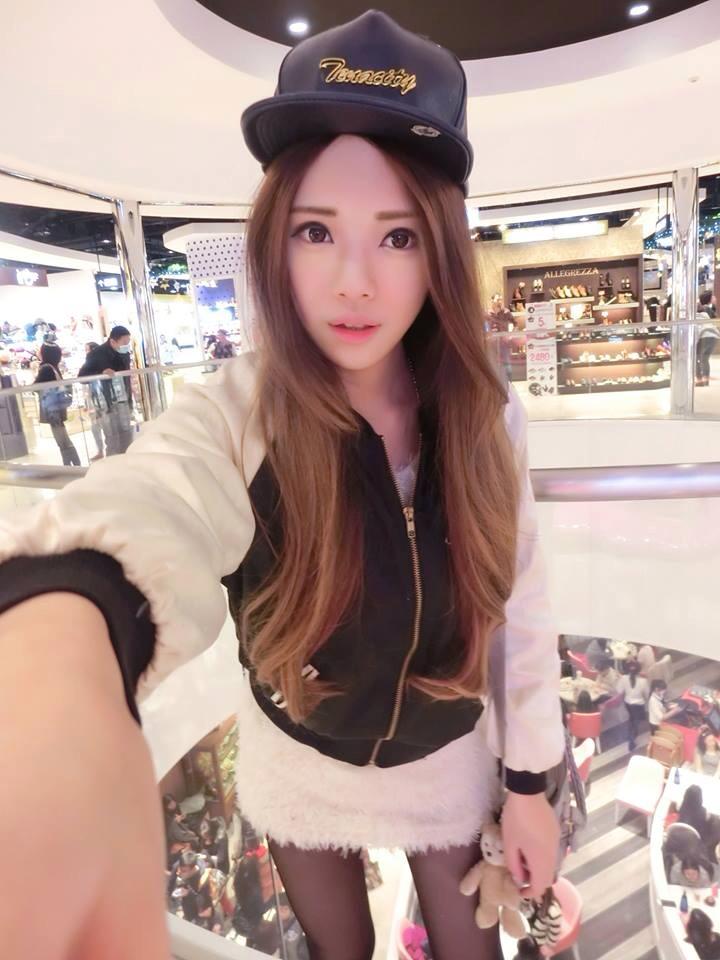 承容 神似混血儿五官立体的外拍美女
