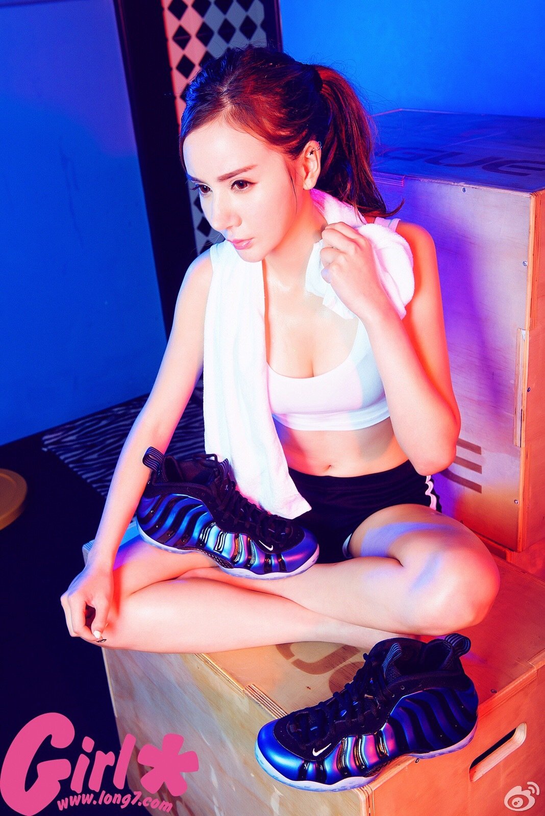 贾伊始 机车女郎惹火写真图