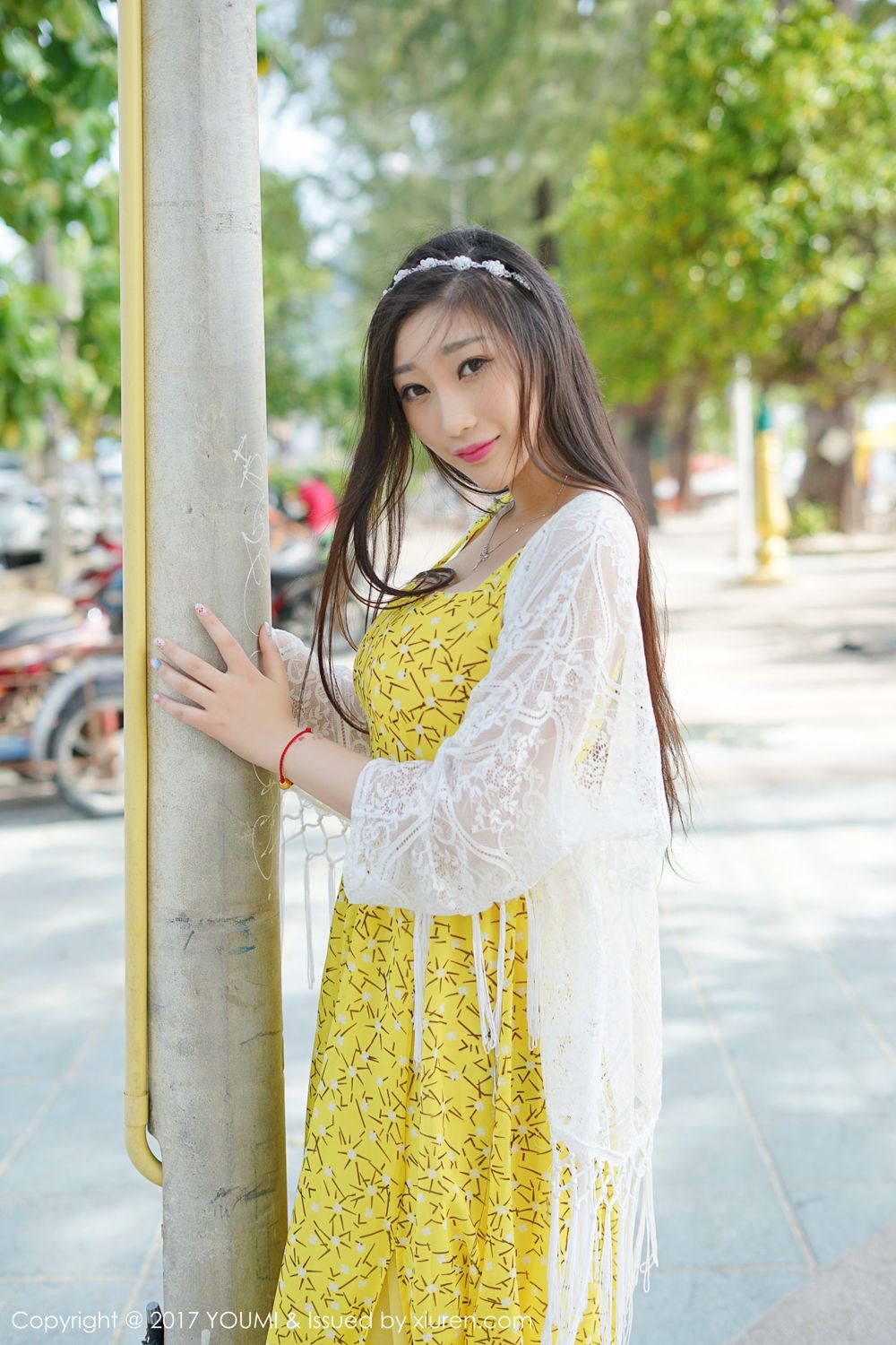 妲己媚眼含羞合 女神丹唇逐笑开