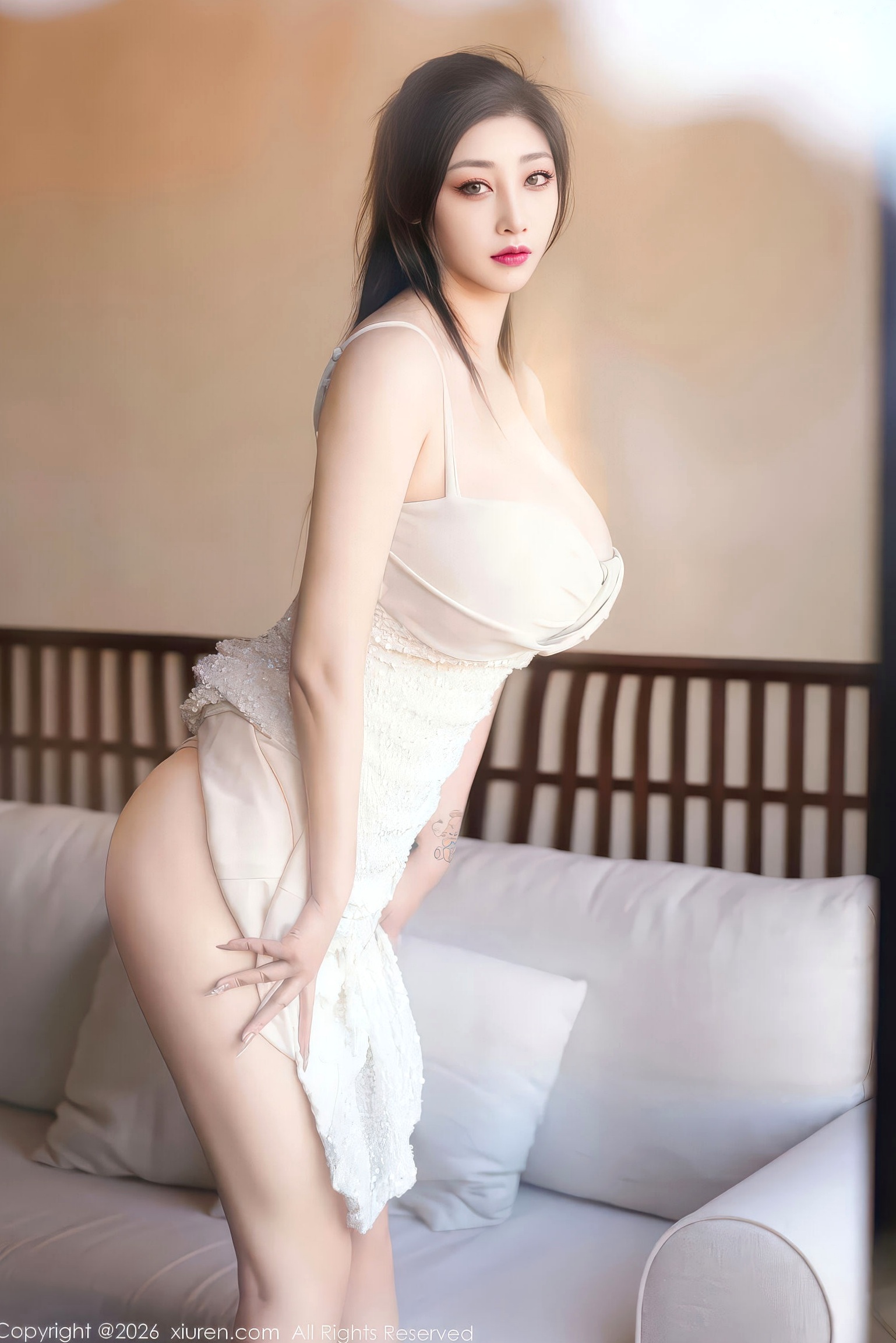 秀人网-11301-妲己_Toxic-白吊带连衣裙性感写真正片-居家私房绝美曲线-气质女神福利