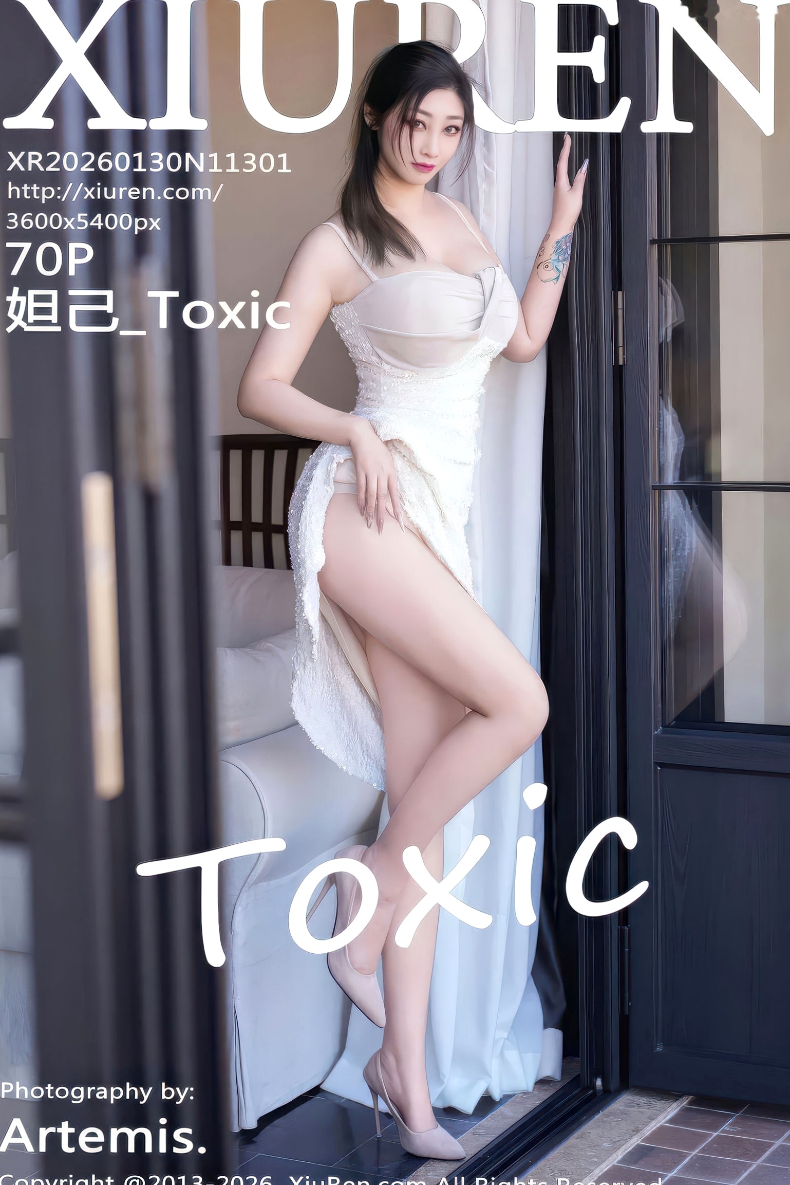 秀人网-11301-妲己_Toxic-白吊带连衣裙性感写真正片-居家私房绝美曲线-气质女神福利