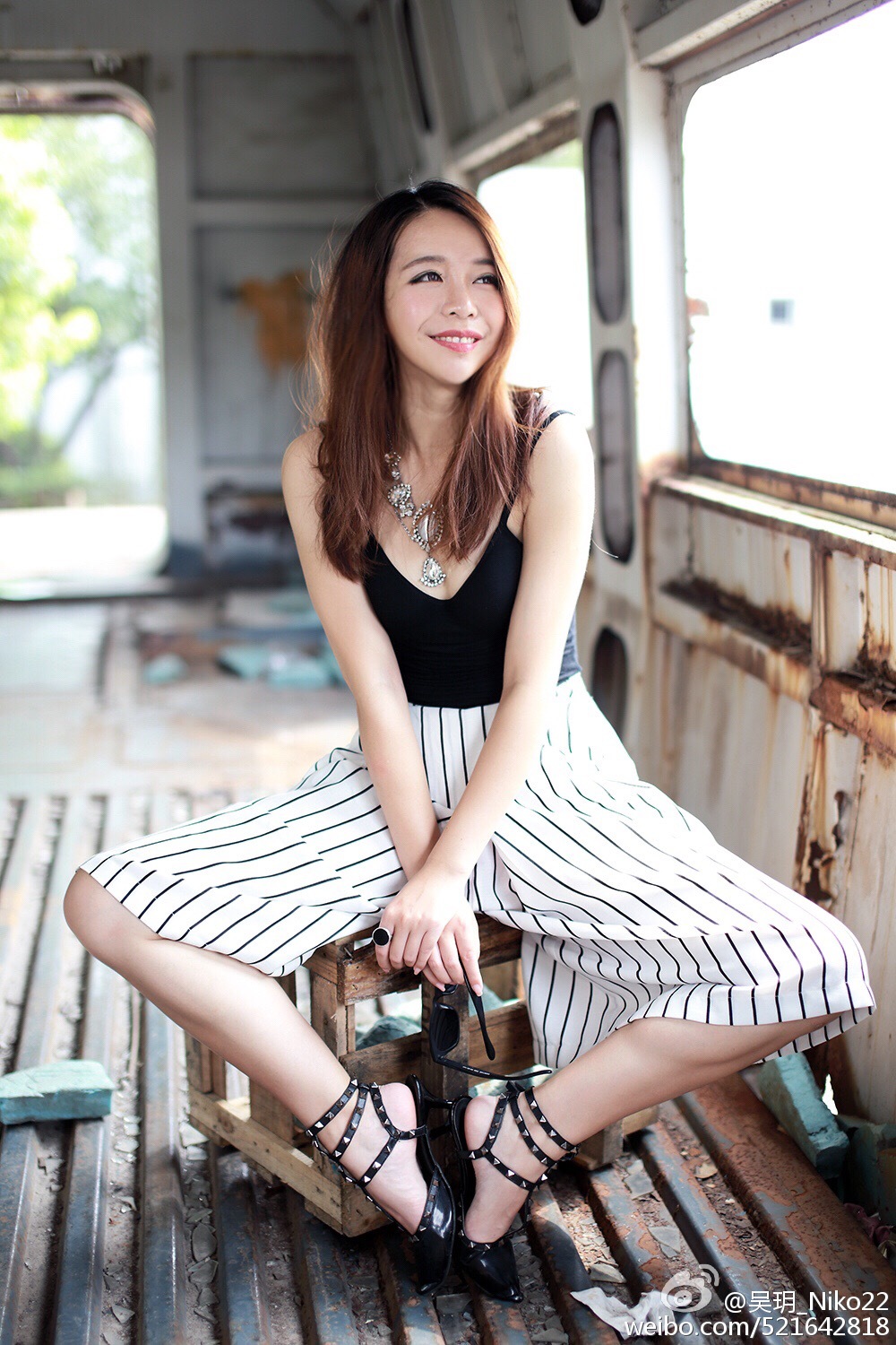 NIKO小玥玥(吴玥) 微博唯美系养眼写真图