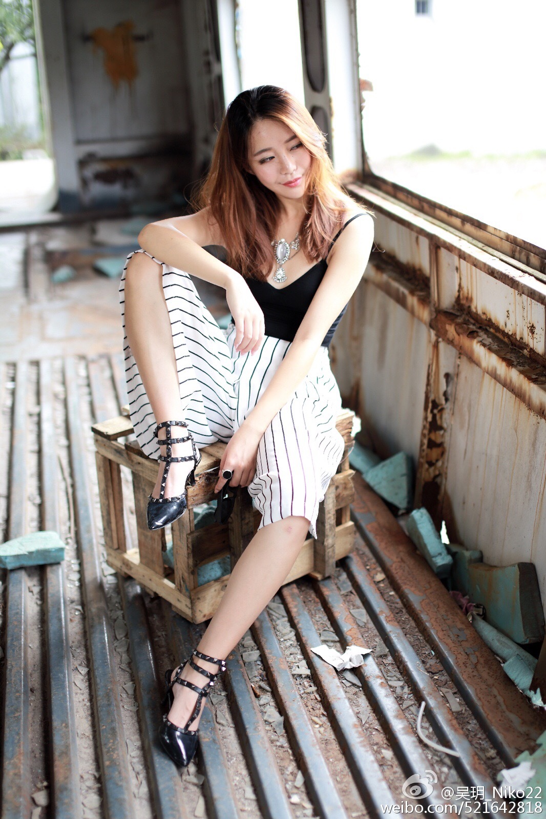 NIKO小玥玥(吴玥) 微博唯美系养眼写真图