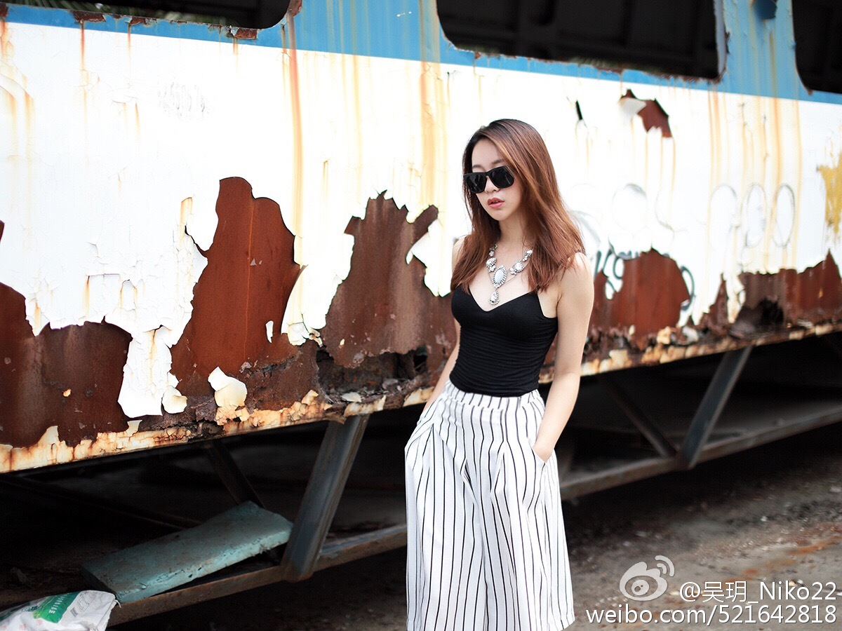 NIKO小玥玥(吴玥) 微博唯美系养眼写真图