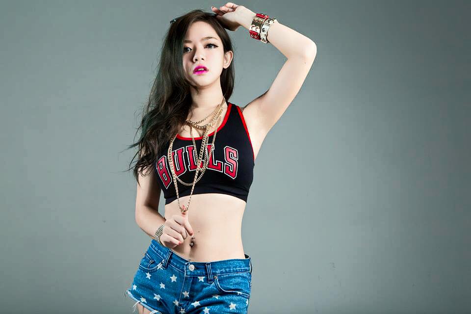 雷亚妃Faye 34F胸猛DJ女神!陪你嗨翻一整夜!