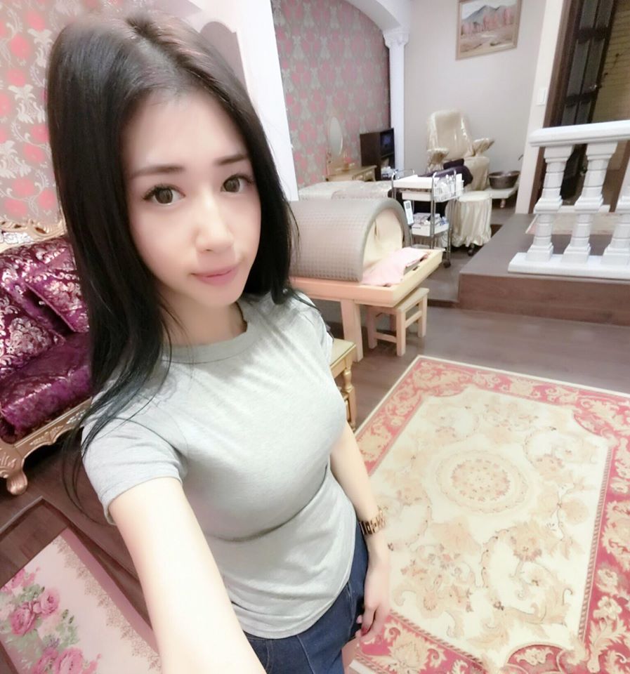 菜菜(林憶婷) 超长事业线让人惊艳