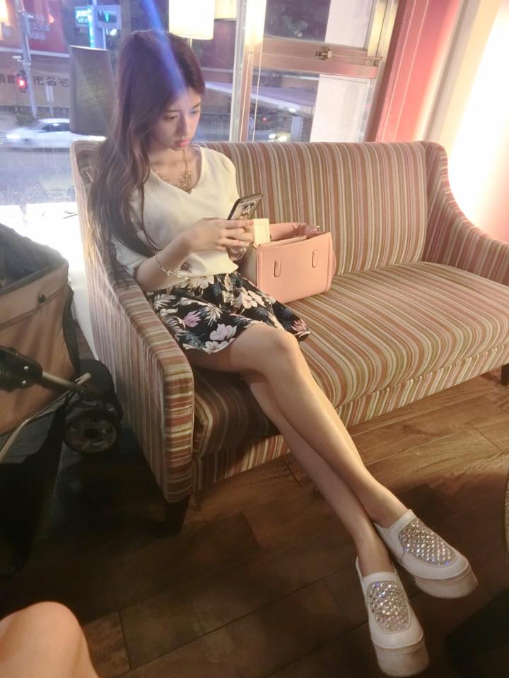 菜菜(林憶婷) 超长事业线让人惊艳